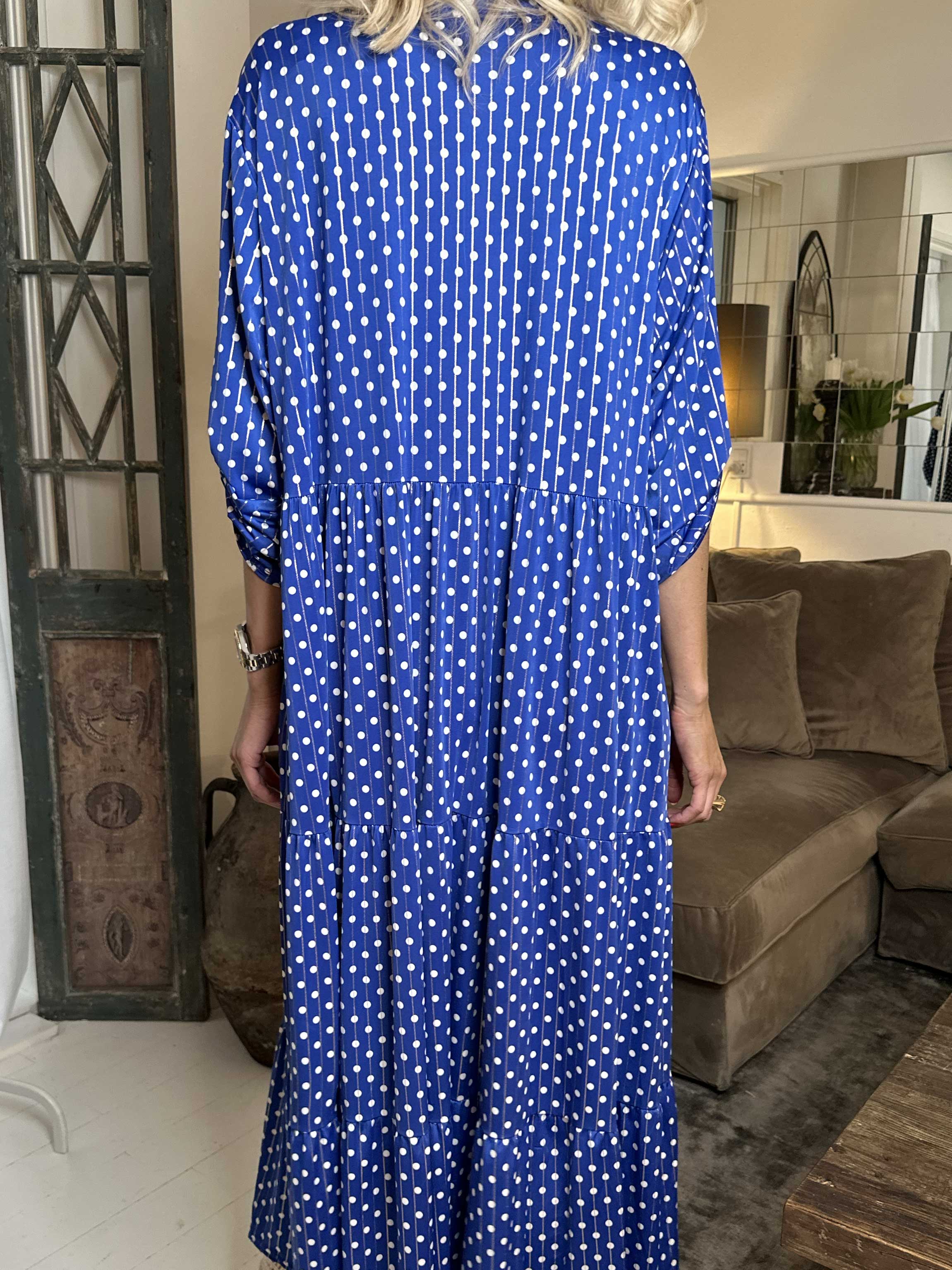 Milano Dot - Långklänning med prickar och lager-på-lager-look