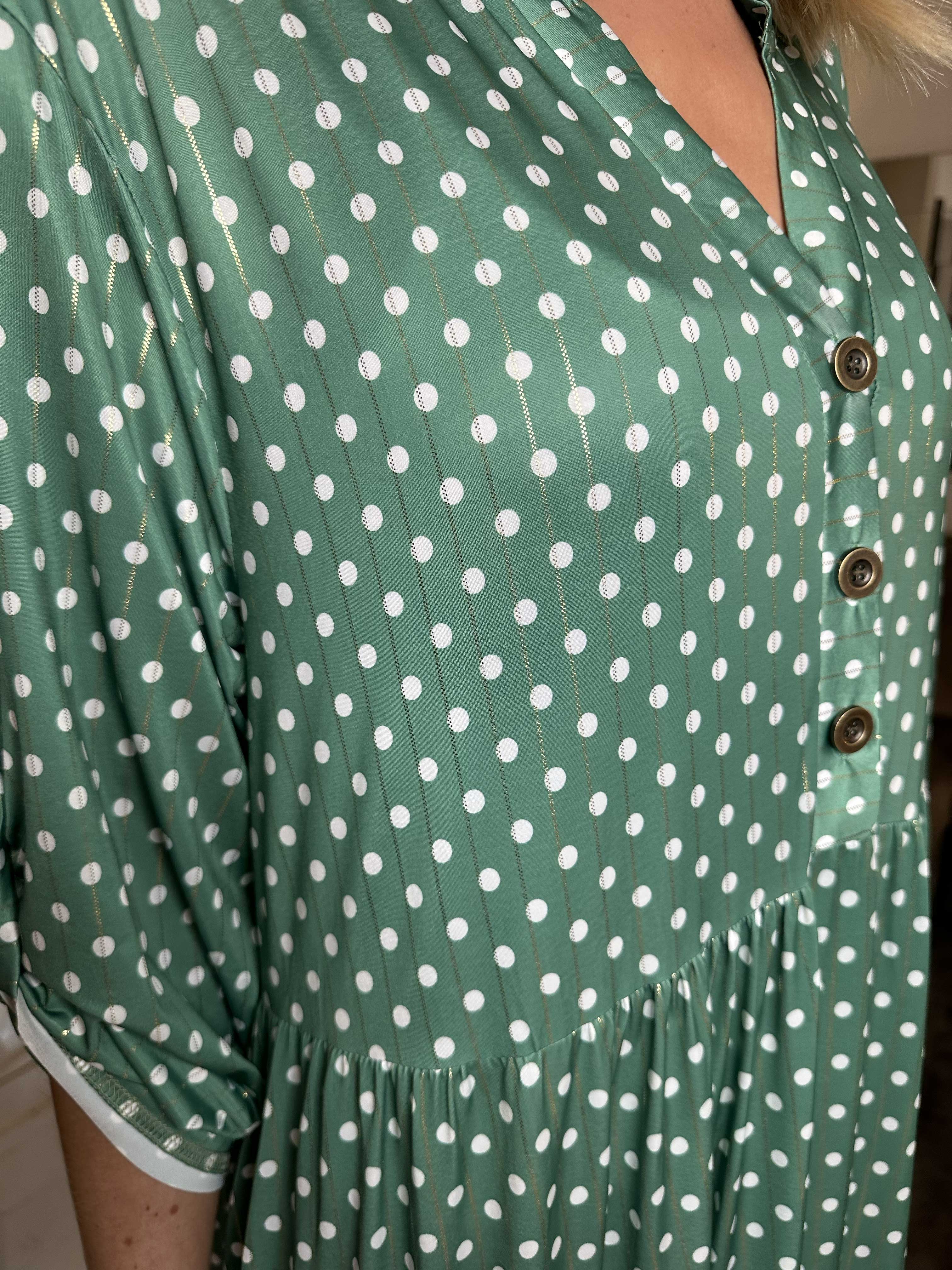 Milano Dot - Långklänning med prickar och lager-på-lager-look