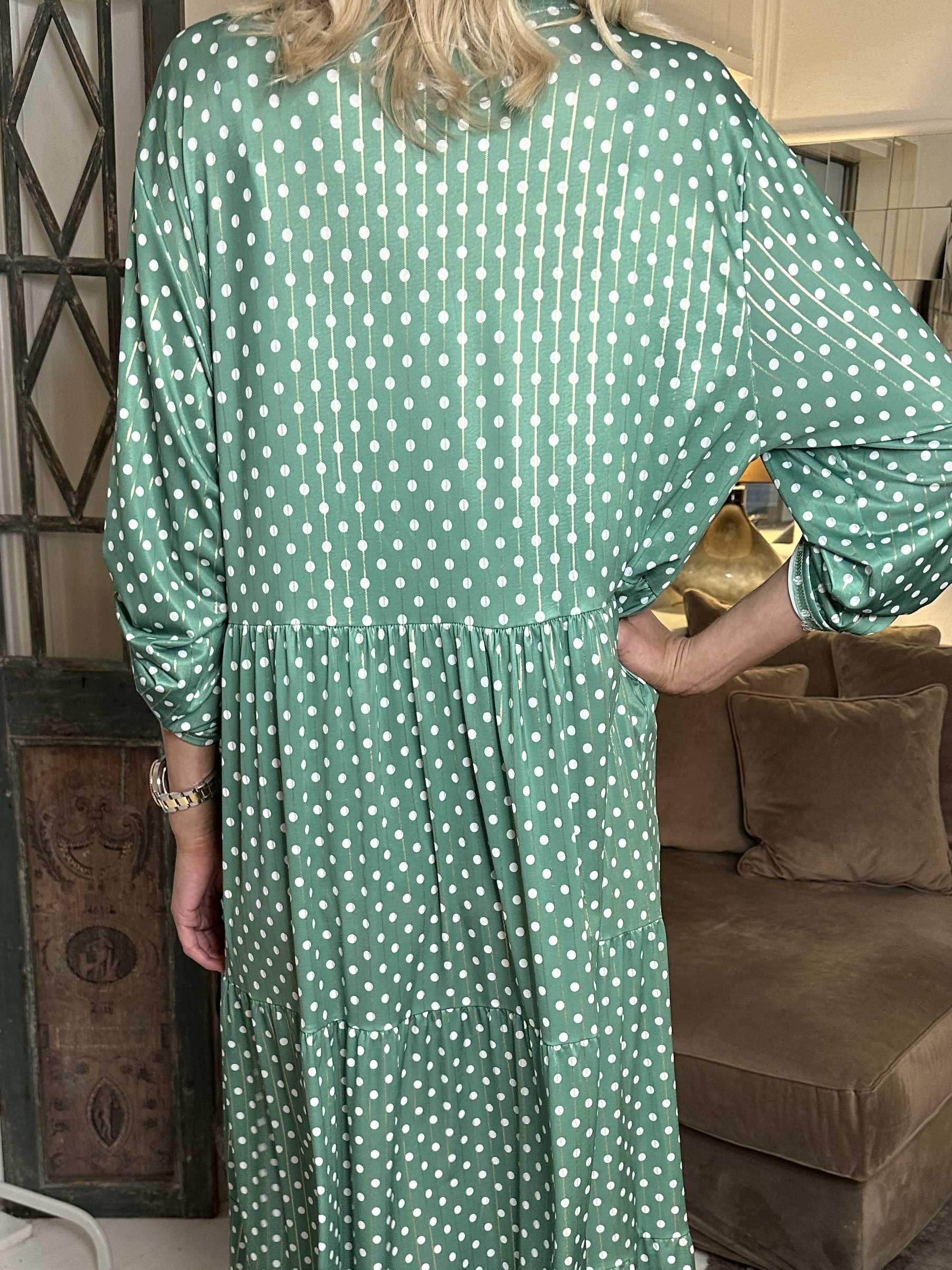 Milano Dot - Långklänning med prickar och lager-på-lager-look