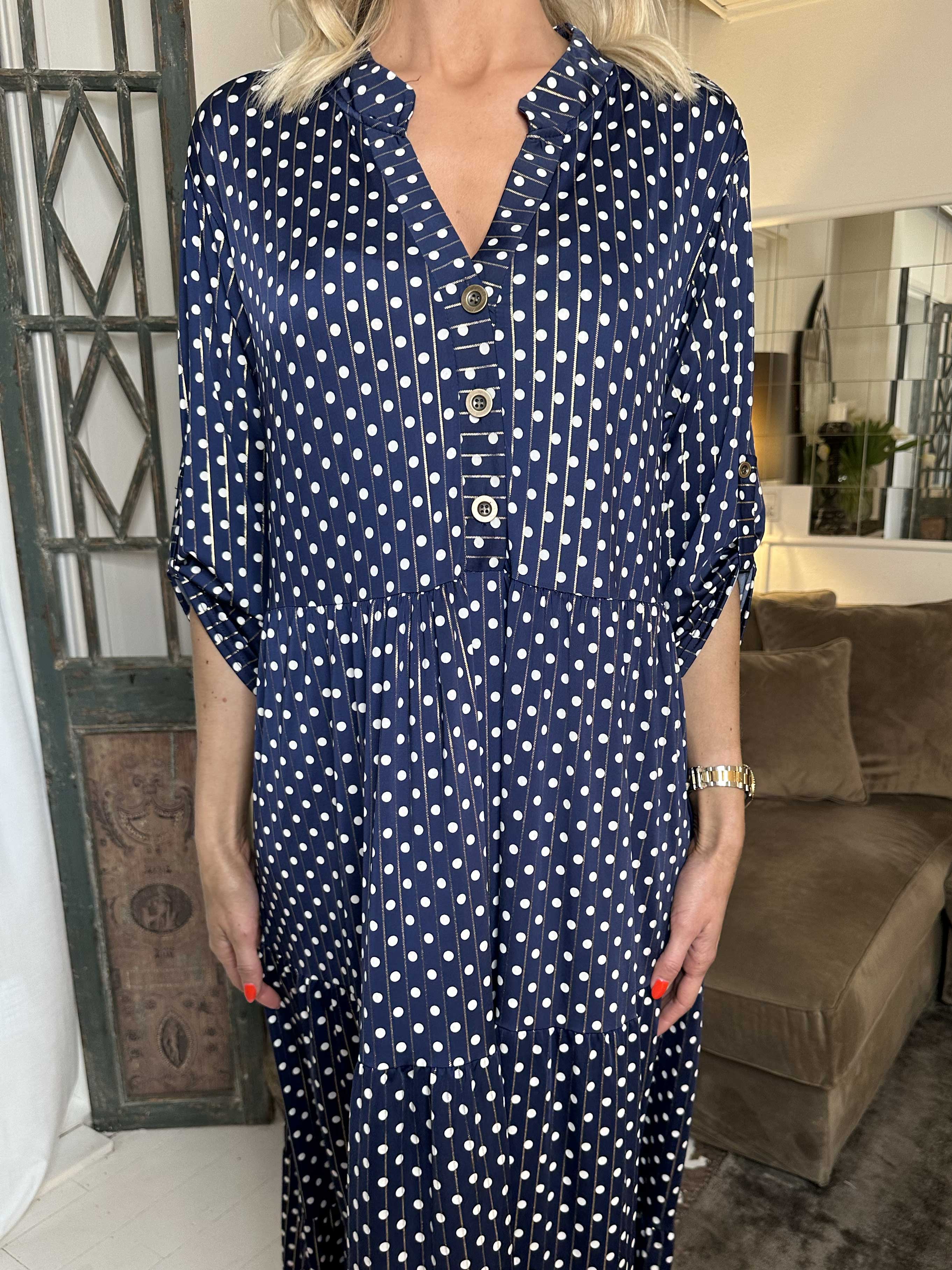 Milano Dot - Långklänning med prickar och lager-på-lager-look