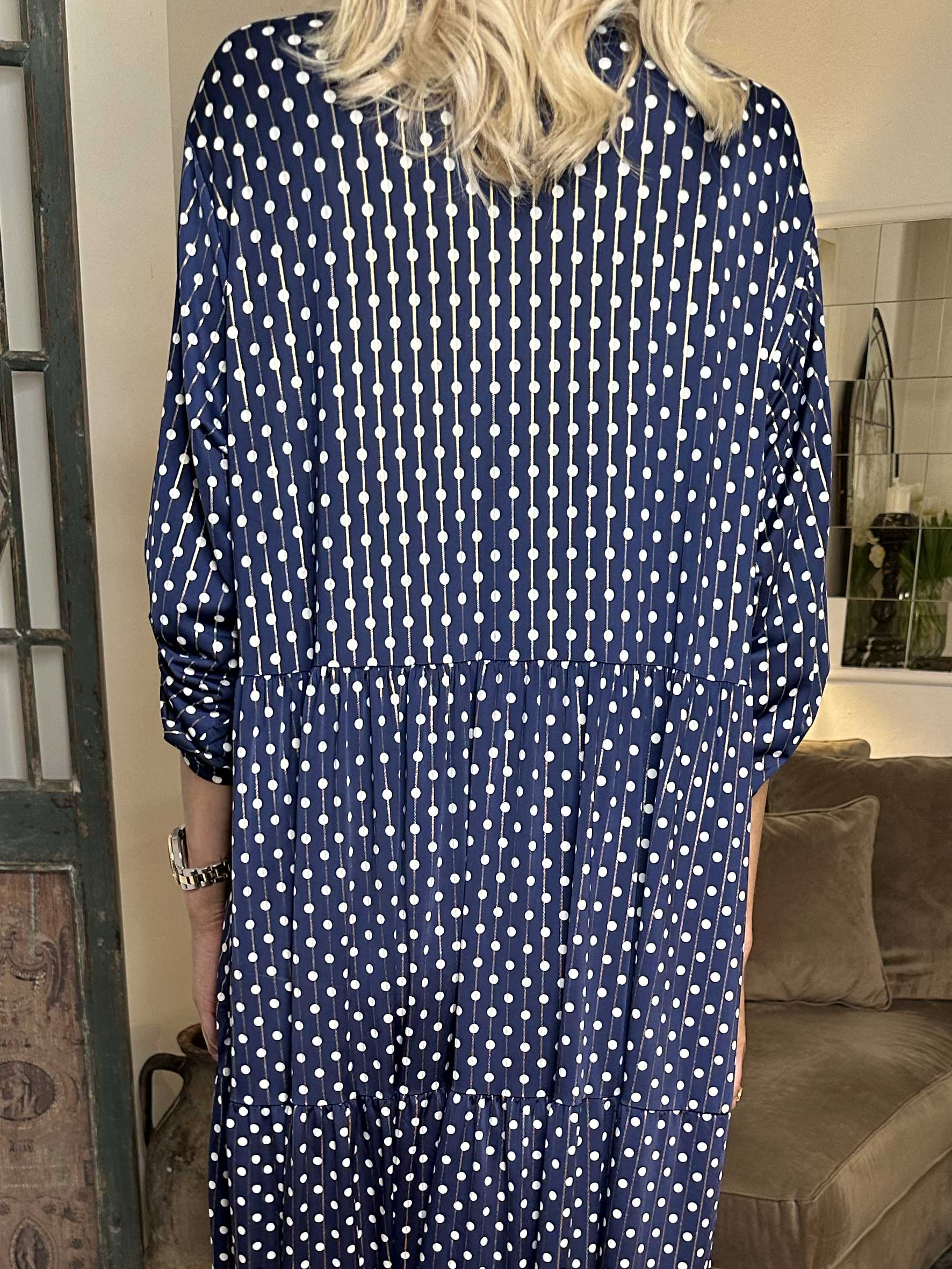 Milano Dot - Långklänning med prickar och lager-på-lager-look