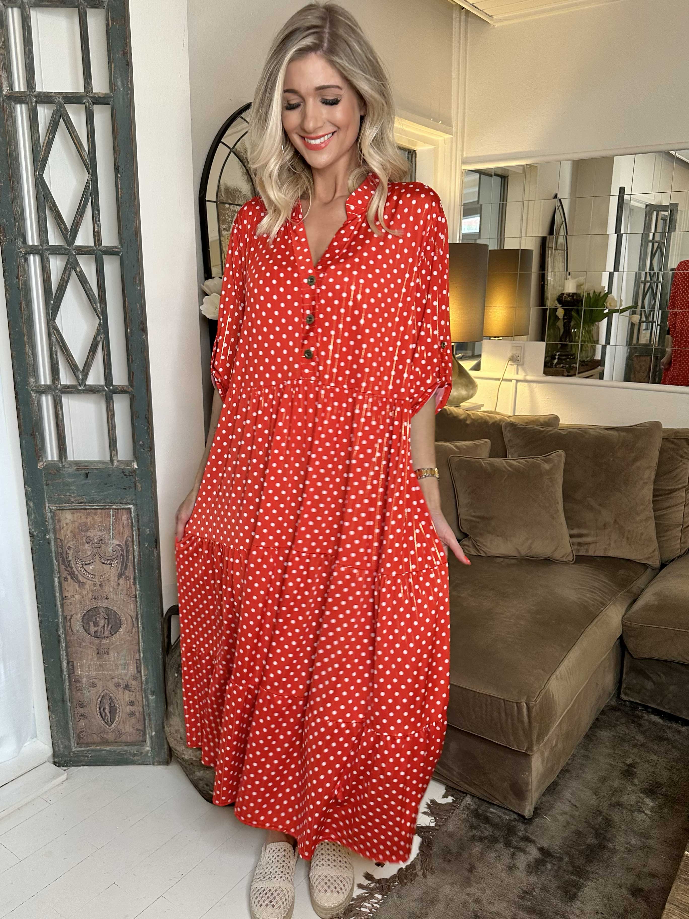 Milano Dot - Långklänning med prickar och lager-på-lager-look