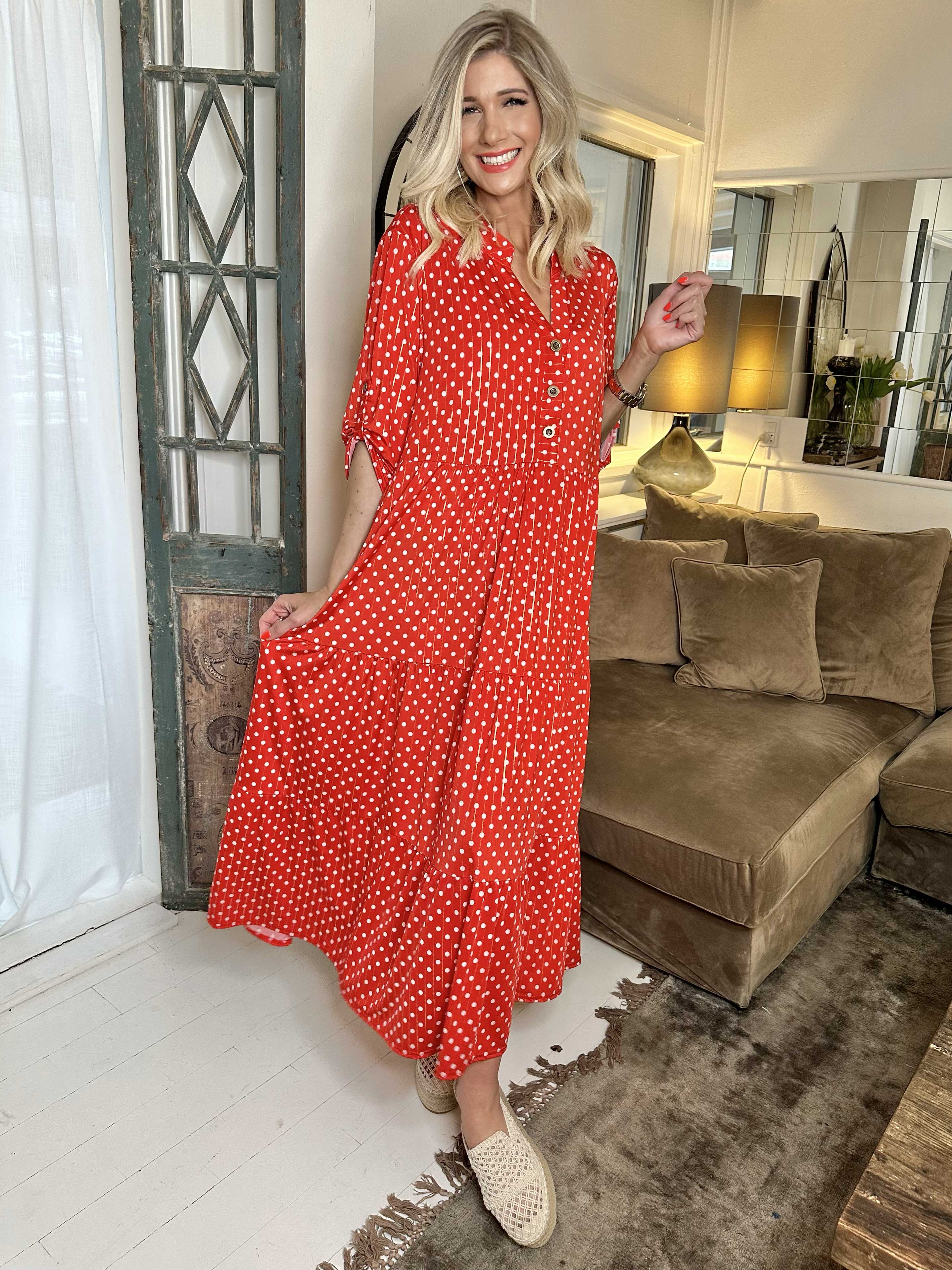 Milano Dot - Långklänning med prickar och lager-på-lager-look