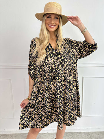 Milano Boho Midi - Mønstret kjole med guld dutter og lag på lag look