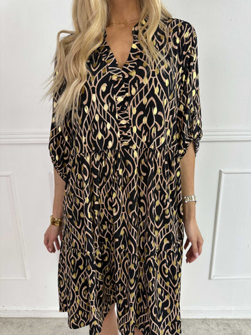 Milano Boho Midi - Mønstret kjole med guld dutter og lag på lag look