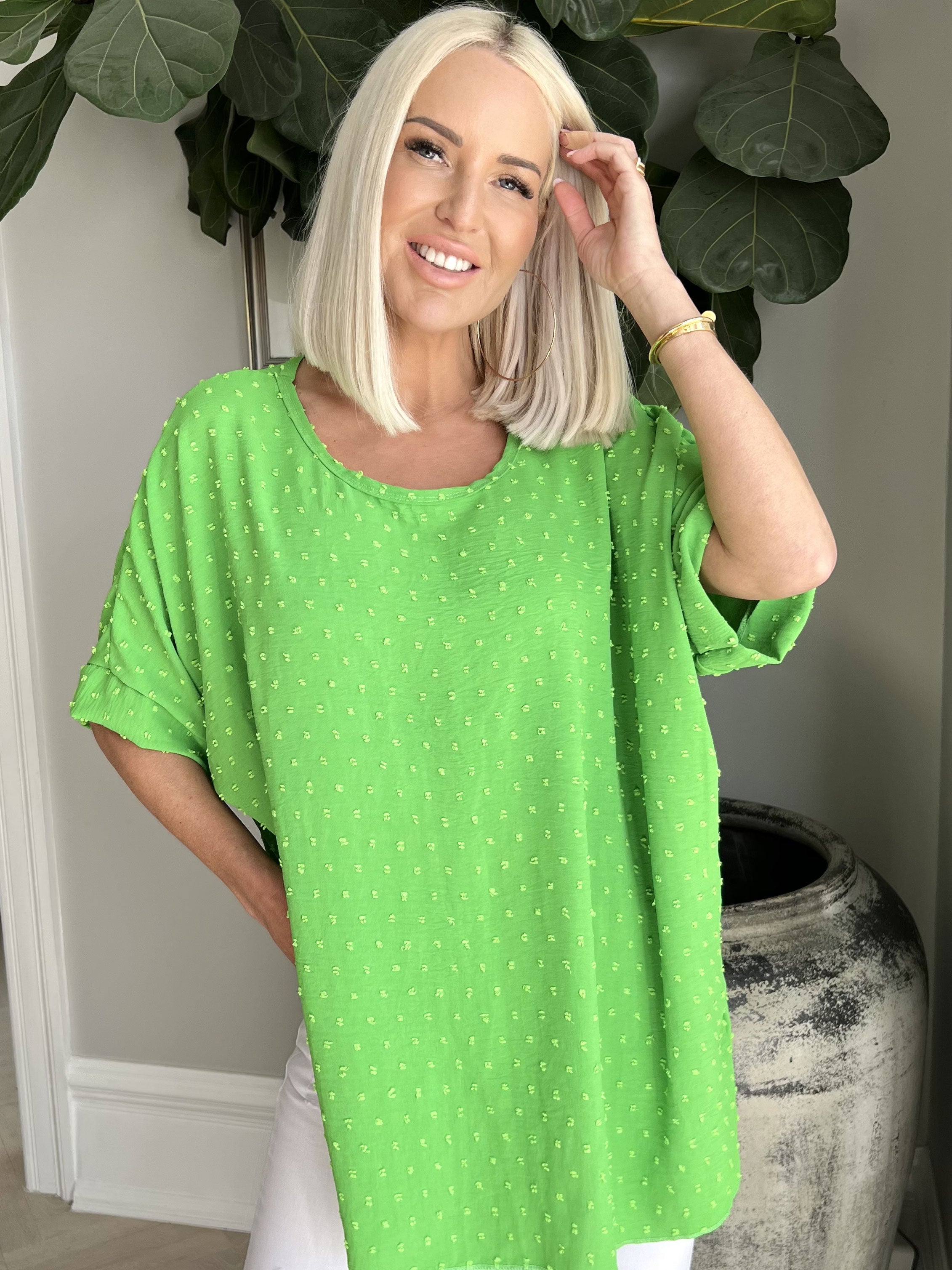 Mileah - Söt blus med prickiga detaljer