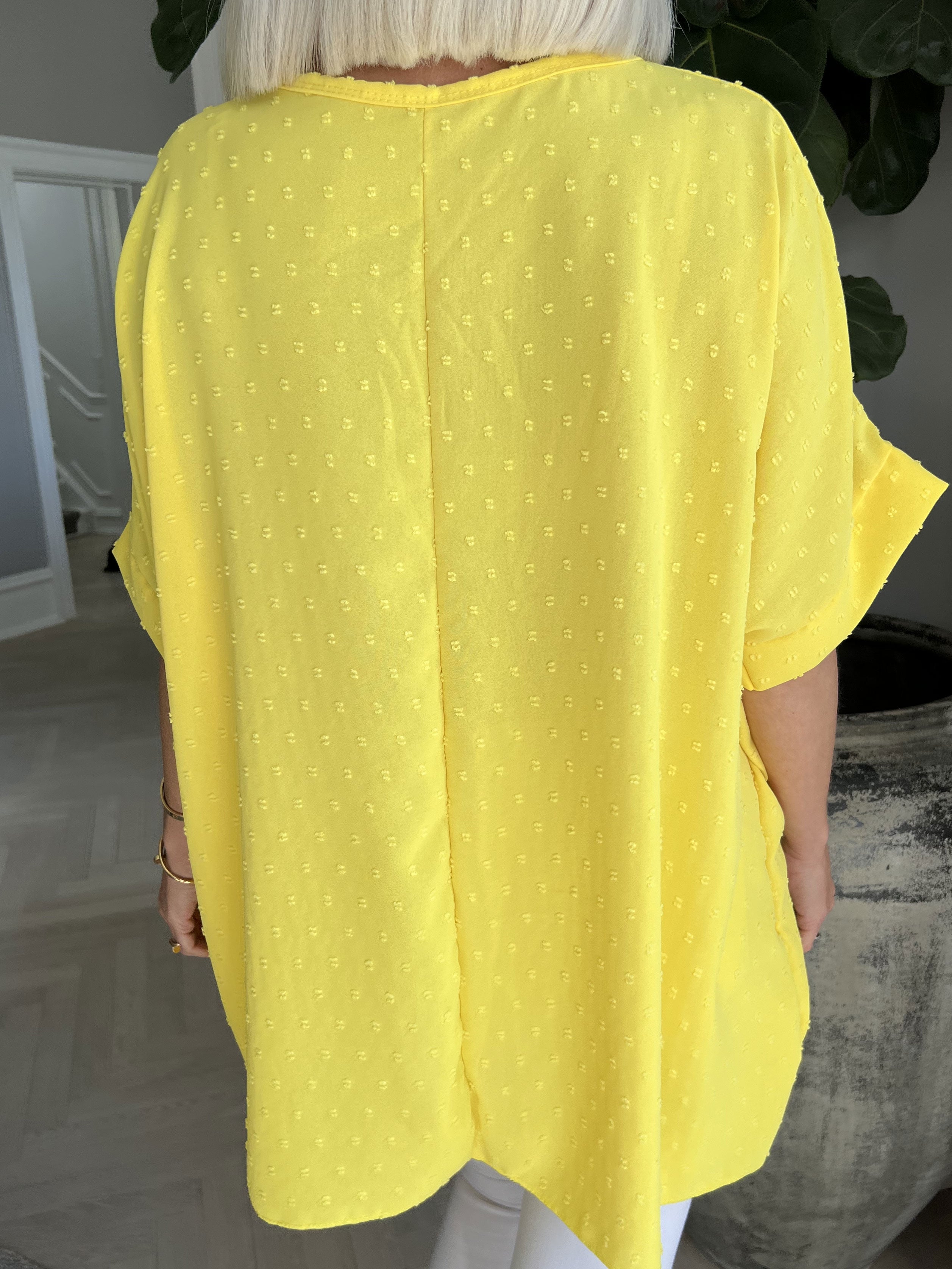 Mileah - Söt blus med prickiga detaljer