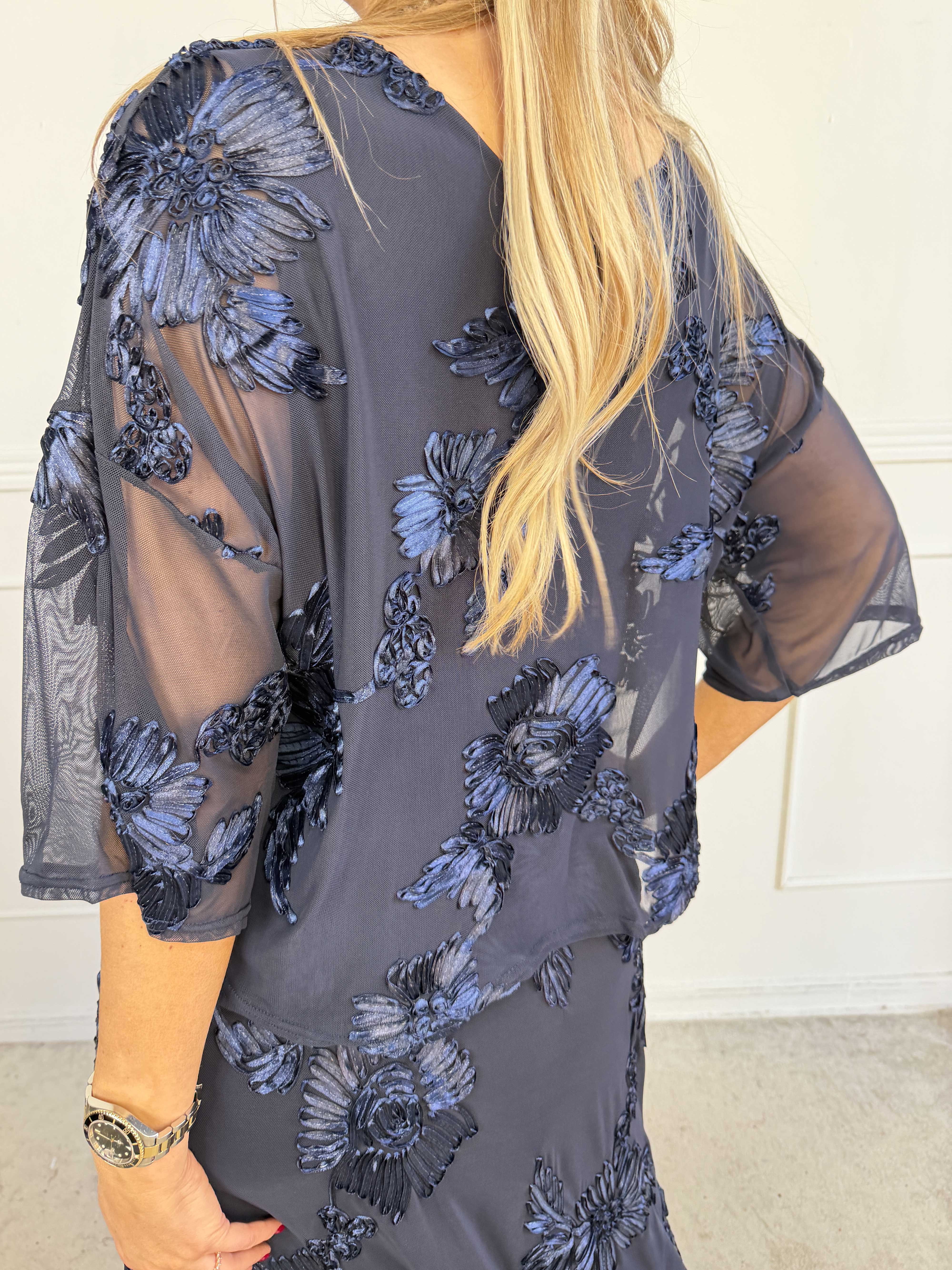Mily Flora - Stretchig tunika i vacker mesh med fina blomstermotiv
