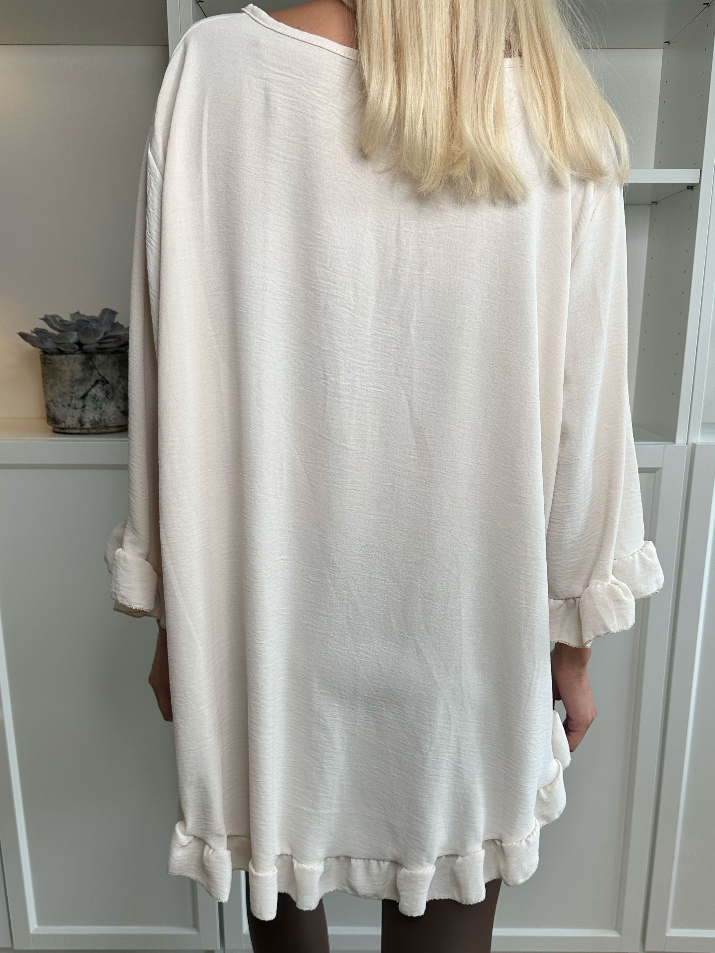 Mio Long - Söt tunika med volangkanter