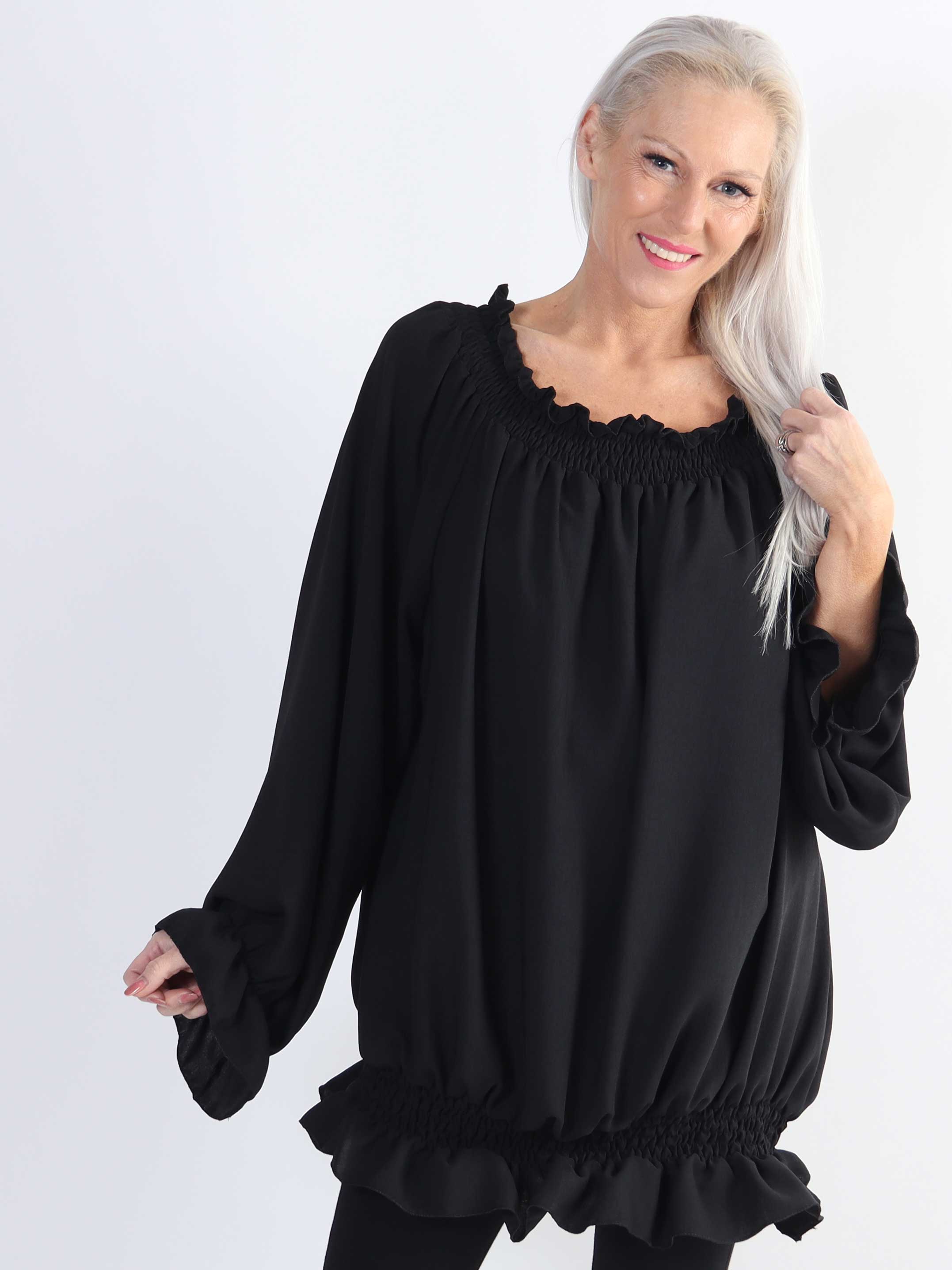 Monik - Enfärgad tunika i stor storlek med resår och volang i kanterna - Black