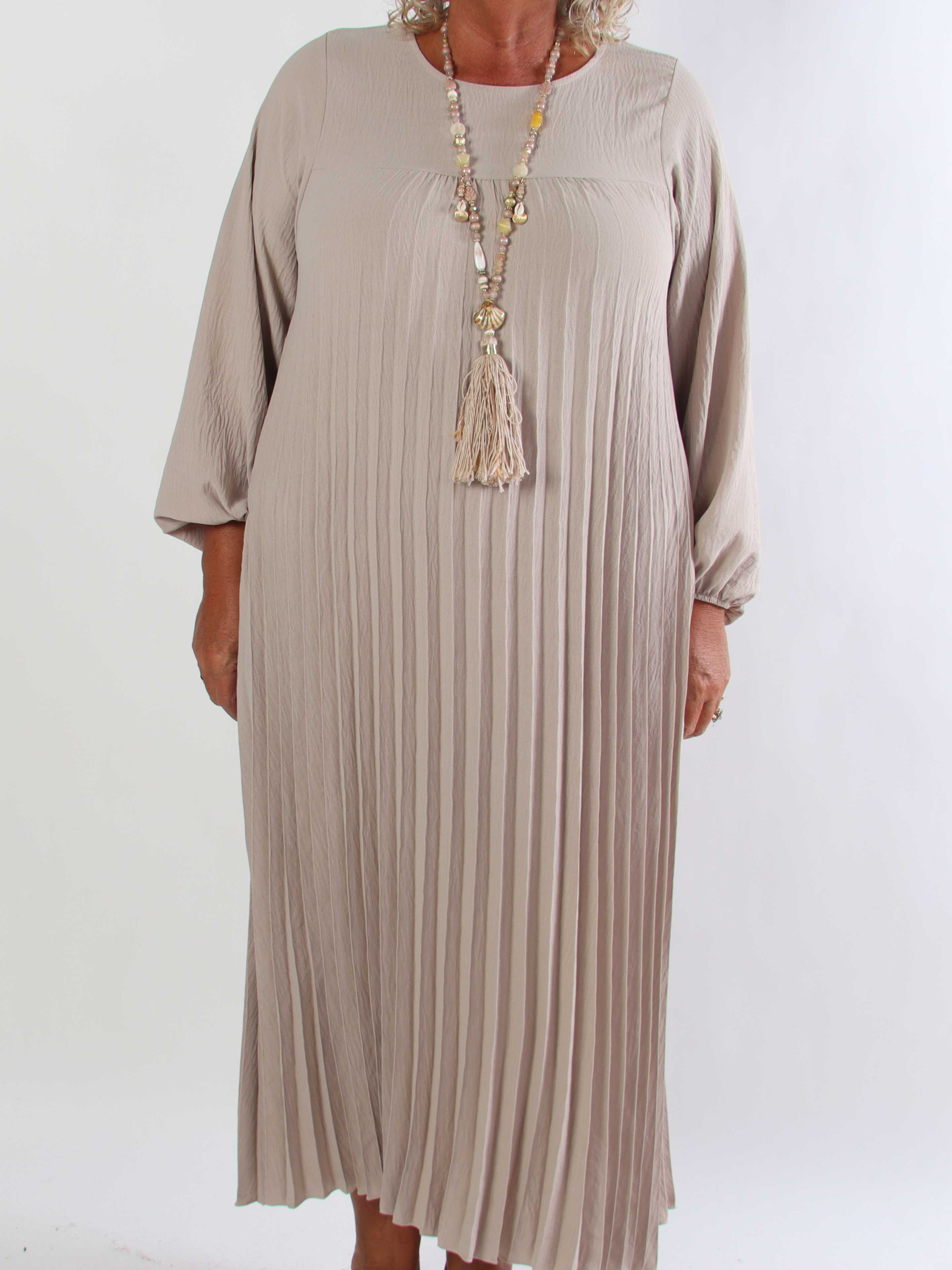 Nancy Long Sleeve - Lång plus size klänning med plissering och fickor