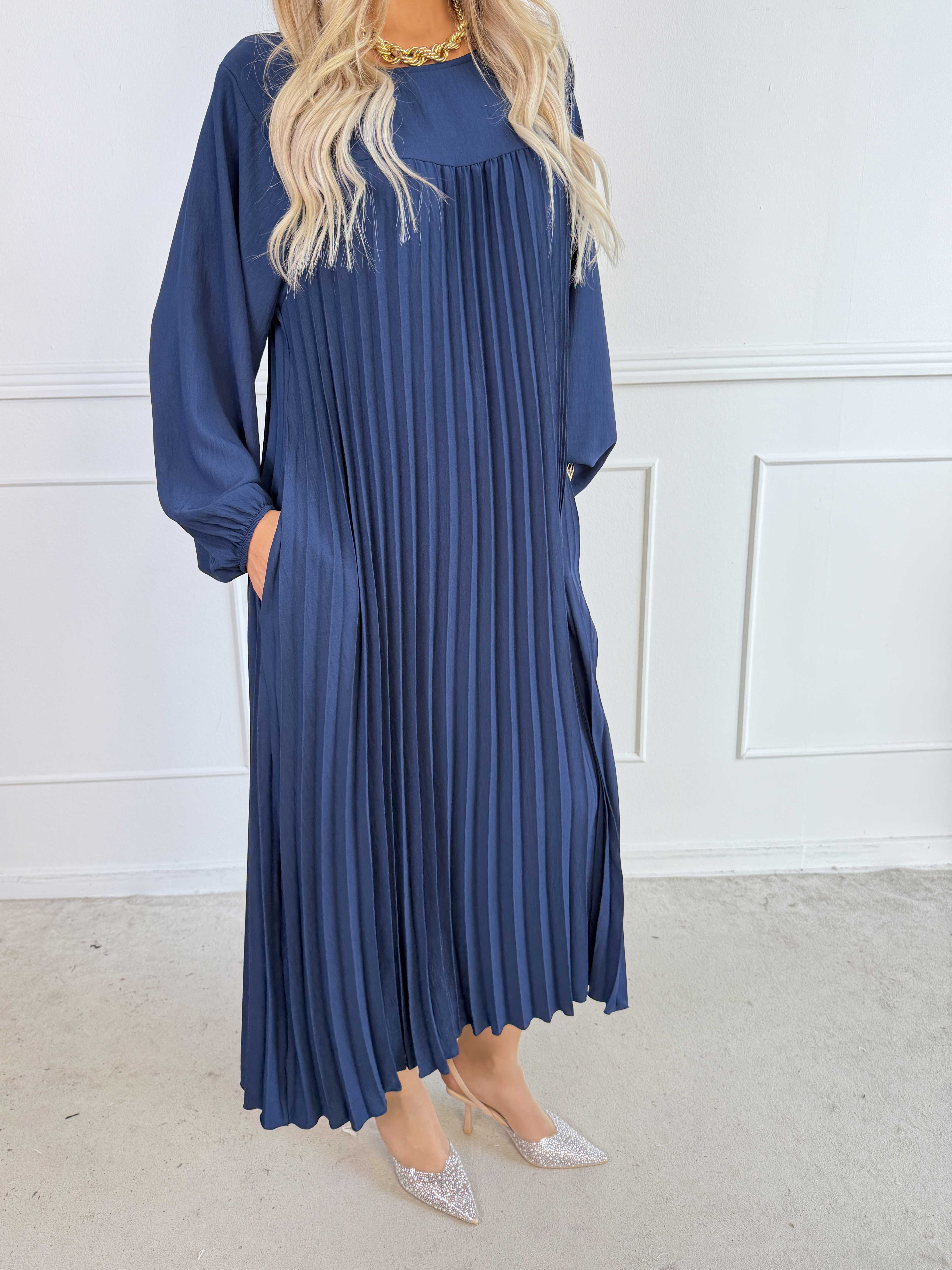 Nancy Long Sleeve - Lång klänning med plissering och fickor