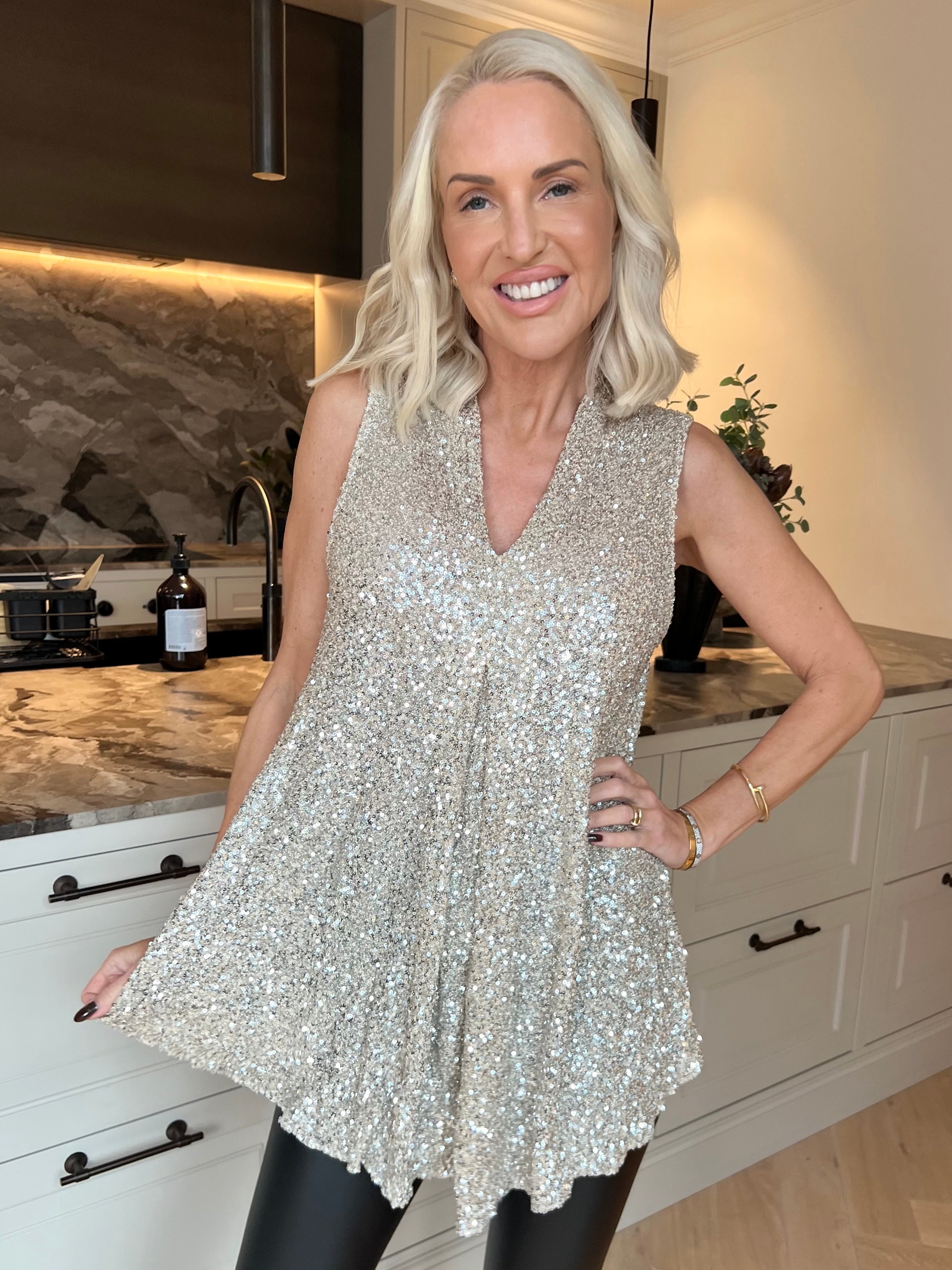 Natalie - Stretchig topp med fina paljetter som ger en festlig och glamorös look