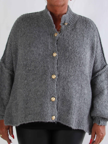 Olrun - Plus size strikcardigan med ballonærmer og guld knapper