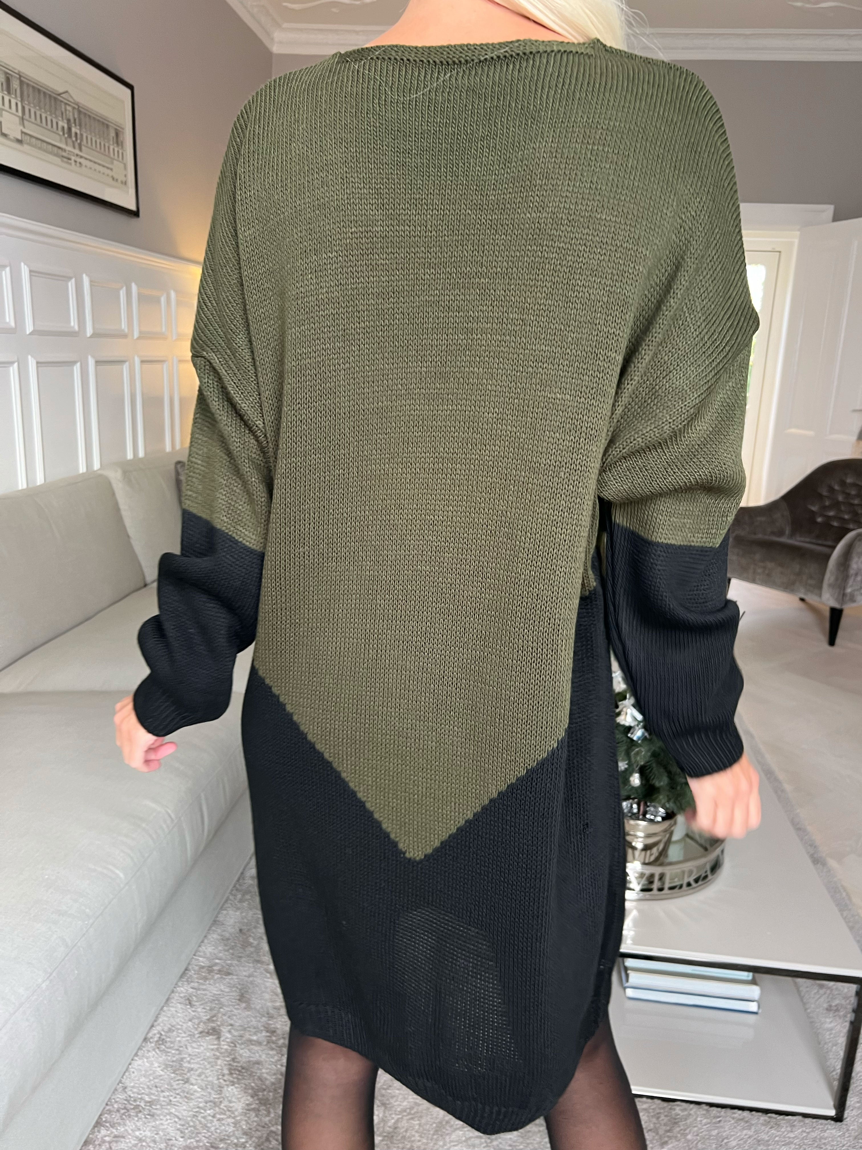 Palermo - Tvåfärgad stickad klänning med amour stående