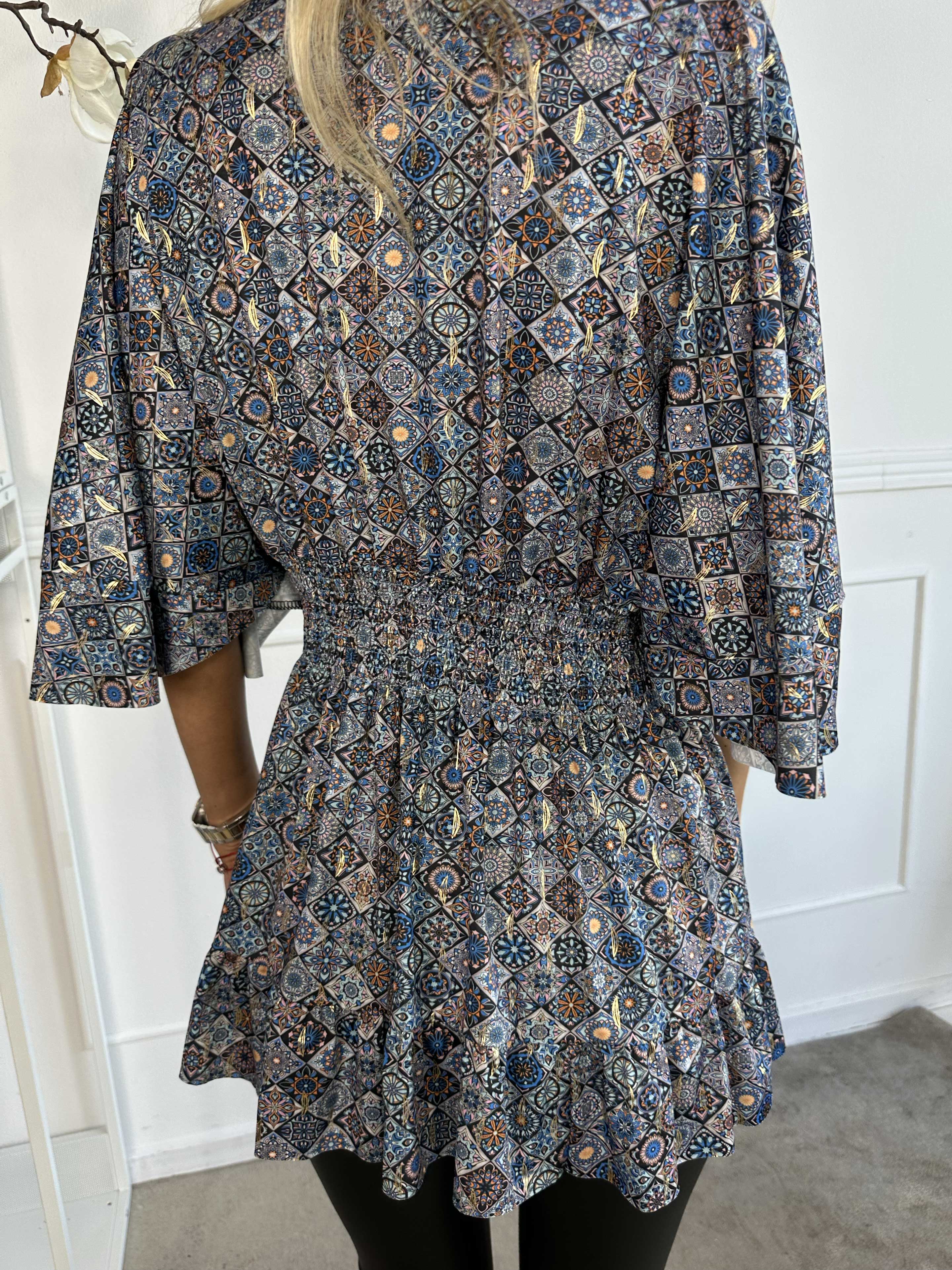 Pamela Mosaic Shirt - Elastisk tunika med smock och volanger