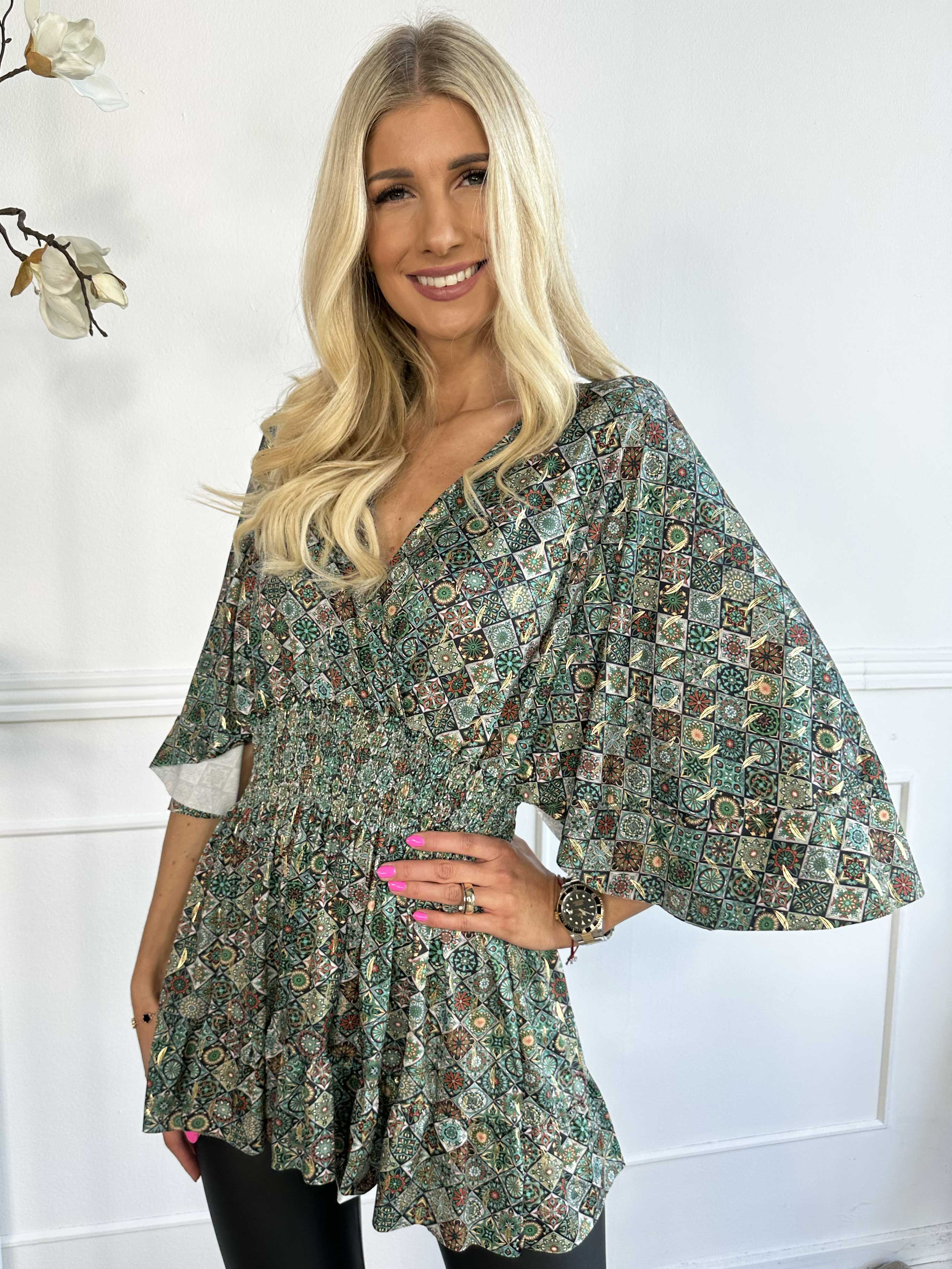 Pamela Mosaic Shirt - Elastisk tunika med smock och volanger