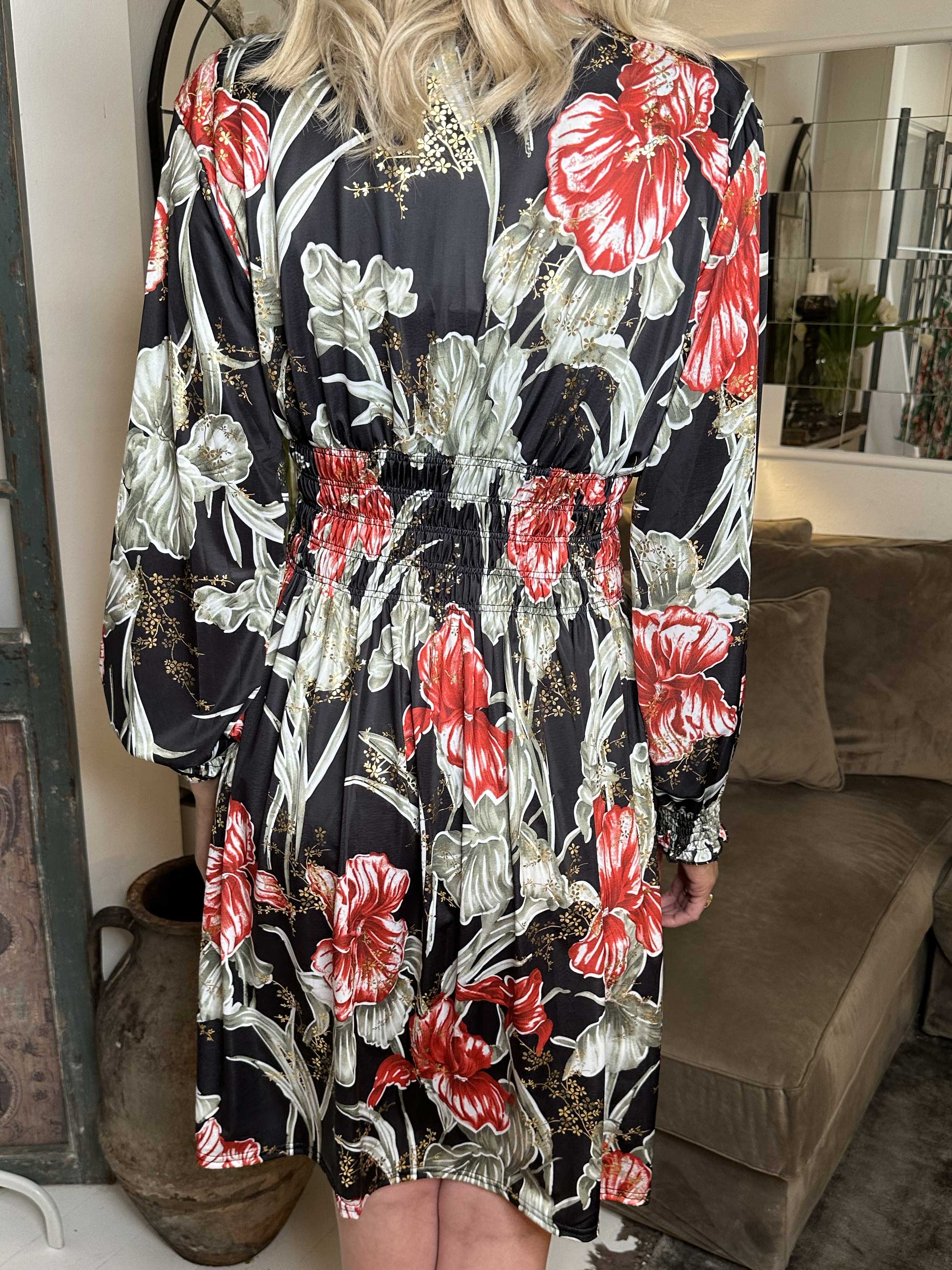 Pams Flower Short L/S - Mönstrad klänning med resår i skrynkelfritt tyg - Green