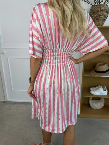 Pams Stripe Short - Randig klänning med resår och gulddetaljer