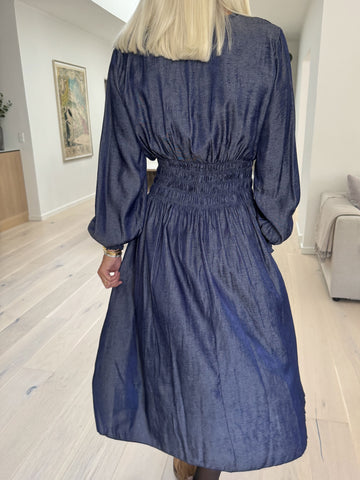Pams Denim Midi L/S - Klänning med smock i midjan