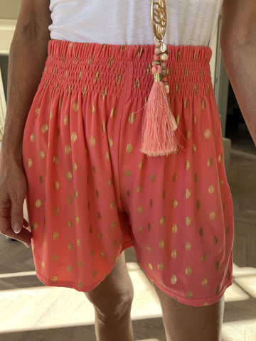 Pams Dot Shorts - Löst sittande shorts i stretchigt tyg med guldprickar