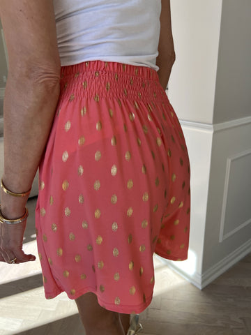 Pams Dot Shorts - Löst sittande shorts i stretchigt tyg med guldprickar