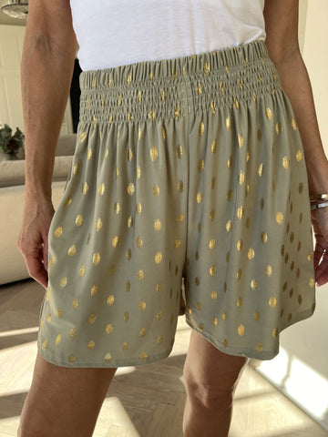Pams Dot Shorts - Löst sittande shorts i stretchigt tyg med guldprickar
