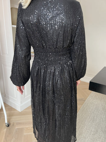 Pams Glitter Midi L/S - Vacker klänning med smock och paljetter