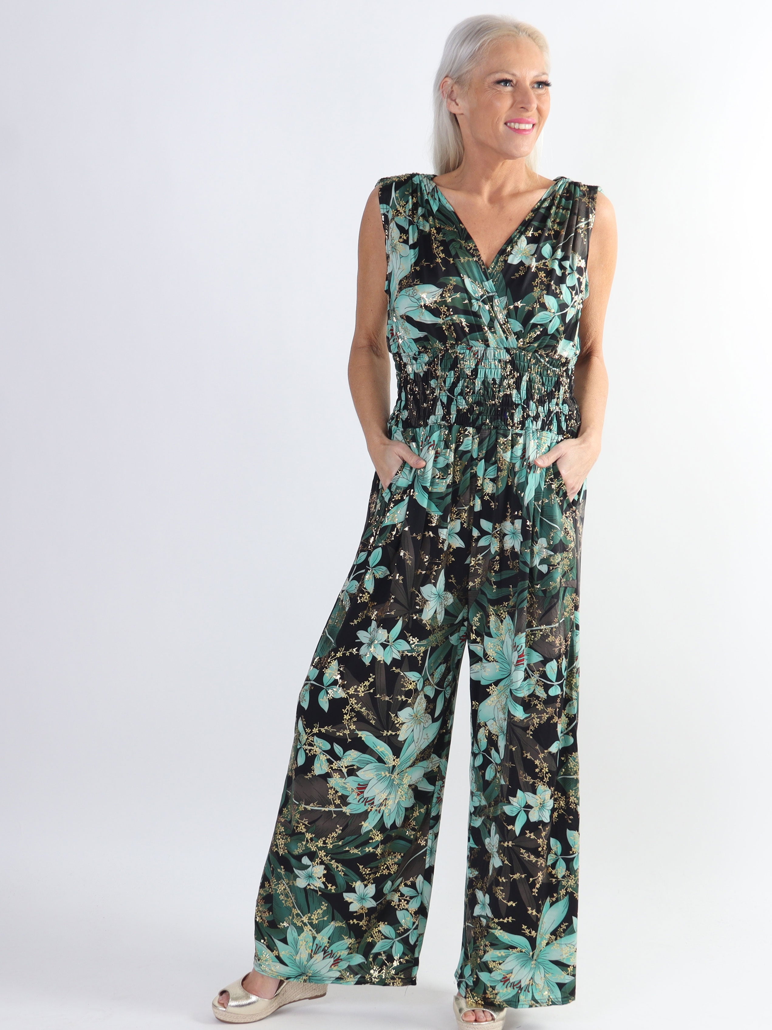 Pams Jumpsuit N/S - Jumpsuit med resår och bladmönster i stora storlekar