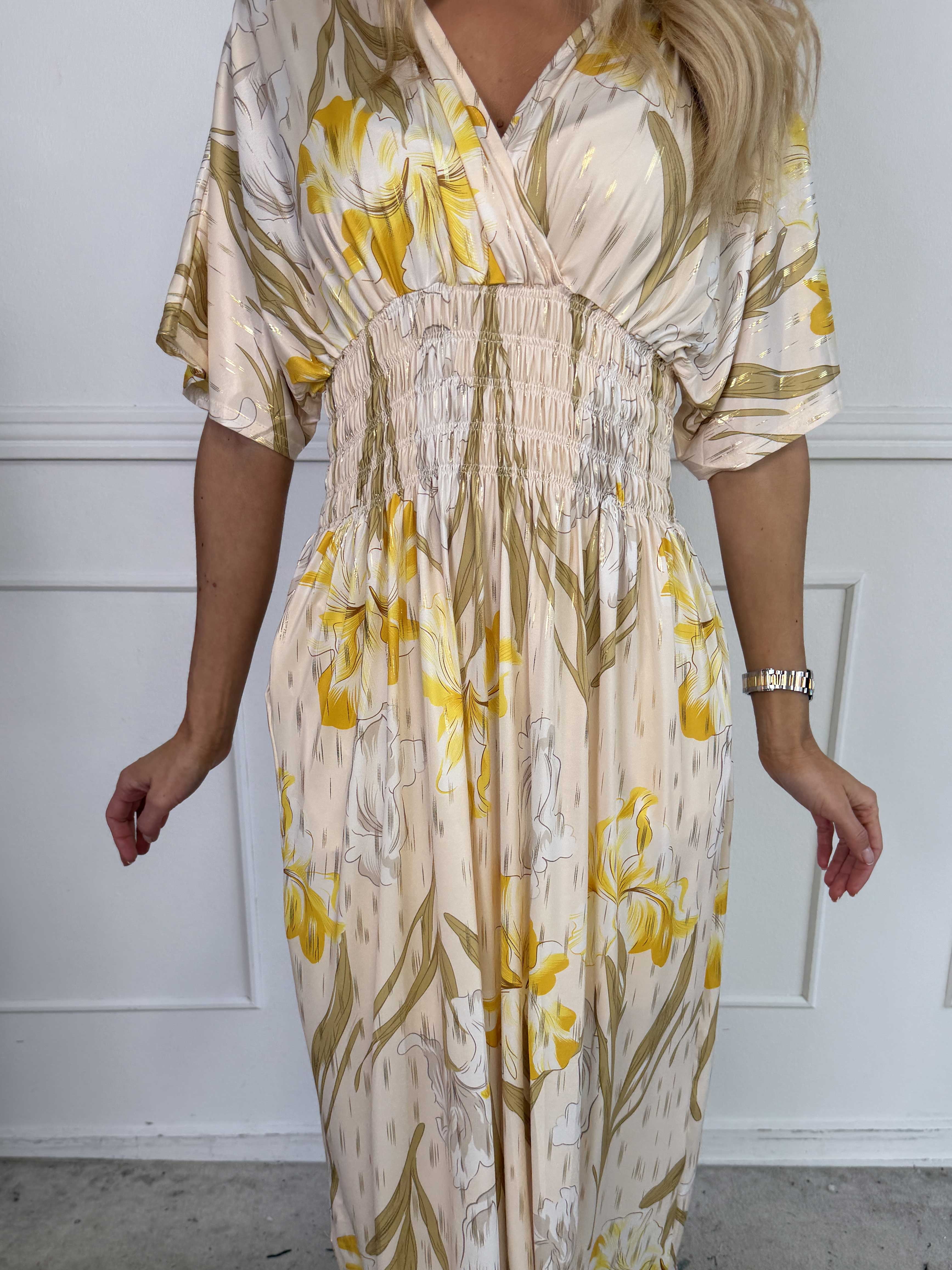 Pams Kvitka - Lång, stretchig blommig klänning med gulddetaljer och fickor