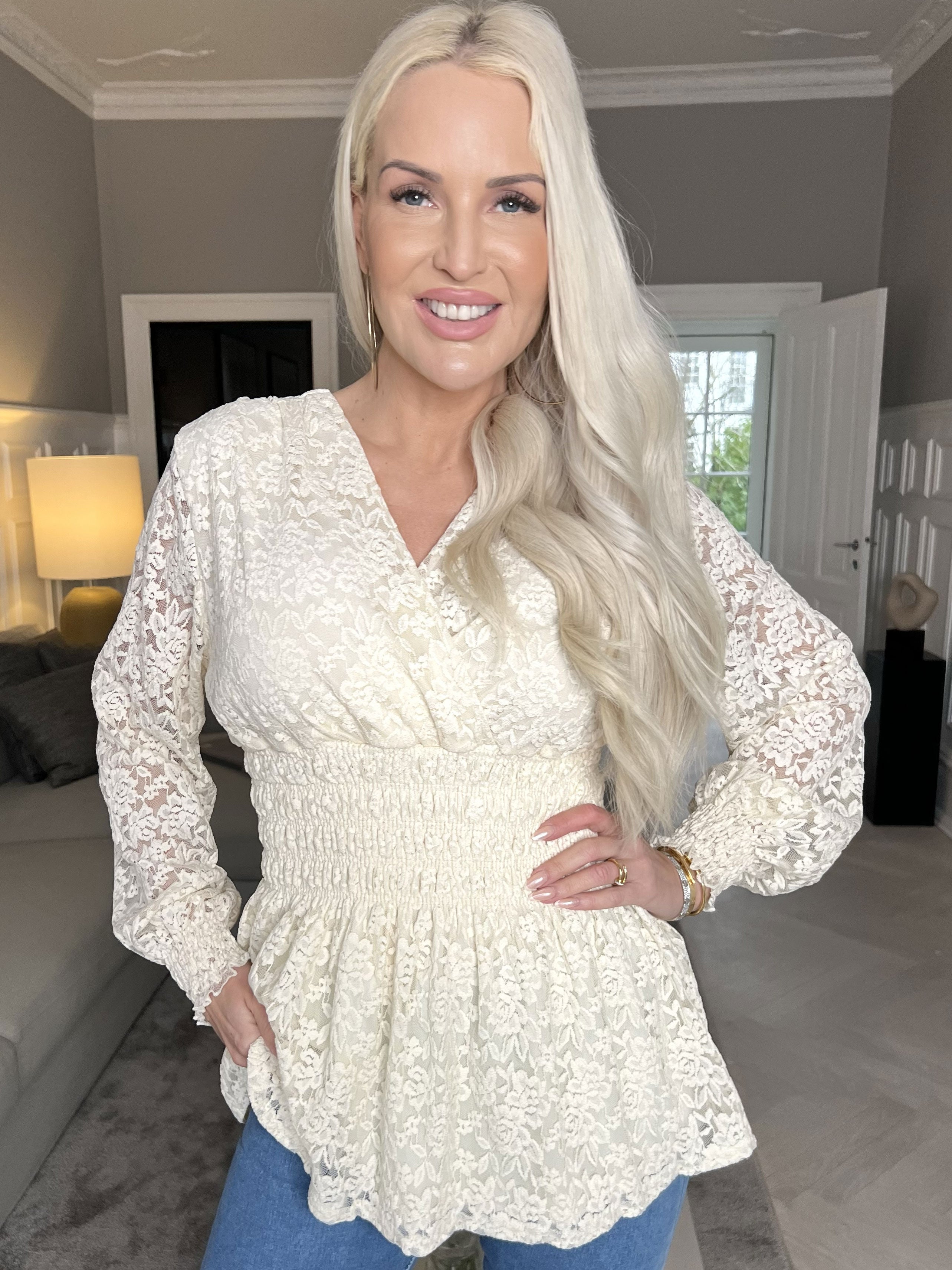 Pams Lace Shirt L/S - Blus med elastisk spets och lång ärm