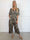 Pams Leafage Jumpsuit - Plus size jumpsuit i lövmönster med guldfärgade tofsar