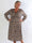 Pams Snake Midi L/S - Plus size kjole i slangeprint med elegante gulddetaljer