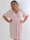 Pams Gold Bow Short - Plus size klänning med smockad midja och fina guldfärgade rosetter