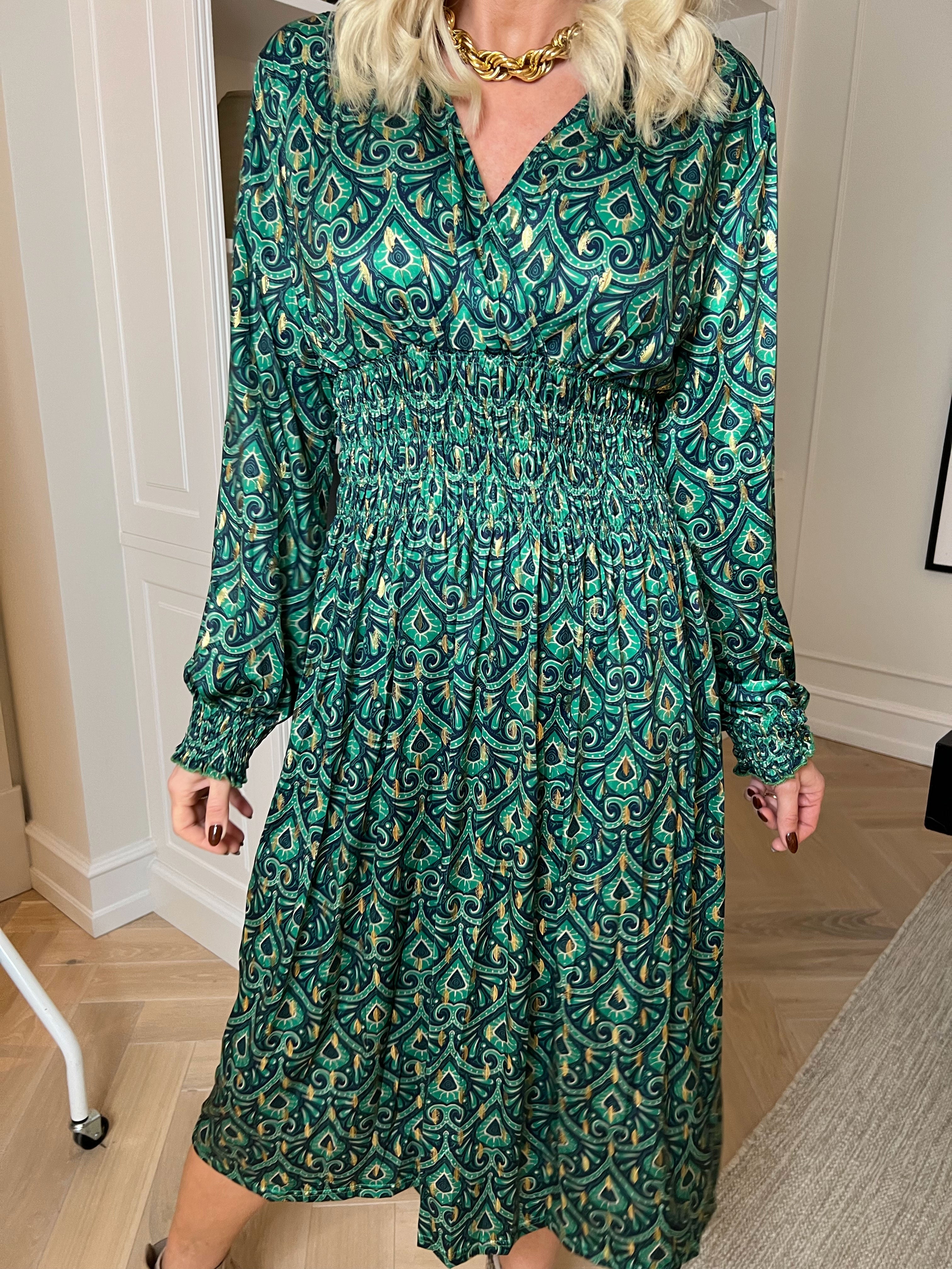 Pams Pattern Midi L/S - Elastisk kjole i krølfrit stof med lange ærmer