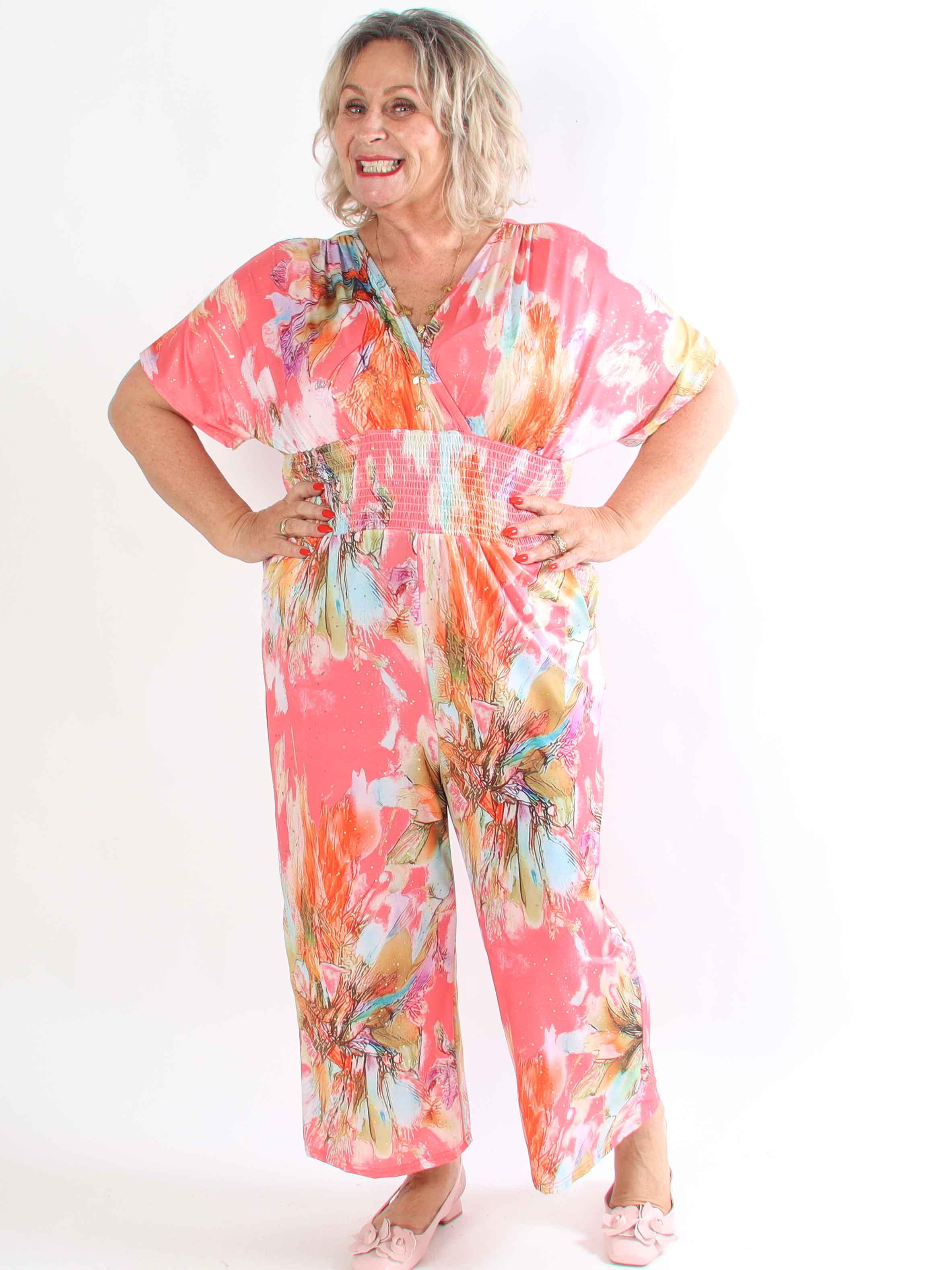 Pams Print Jumpsuit - Stretchig mönstrad plus size jumpsuit med guldfärgat damm