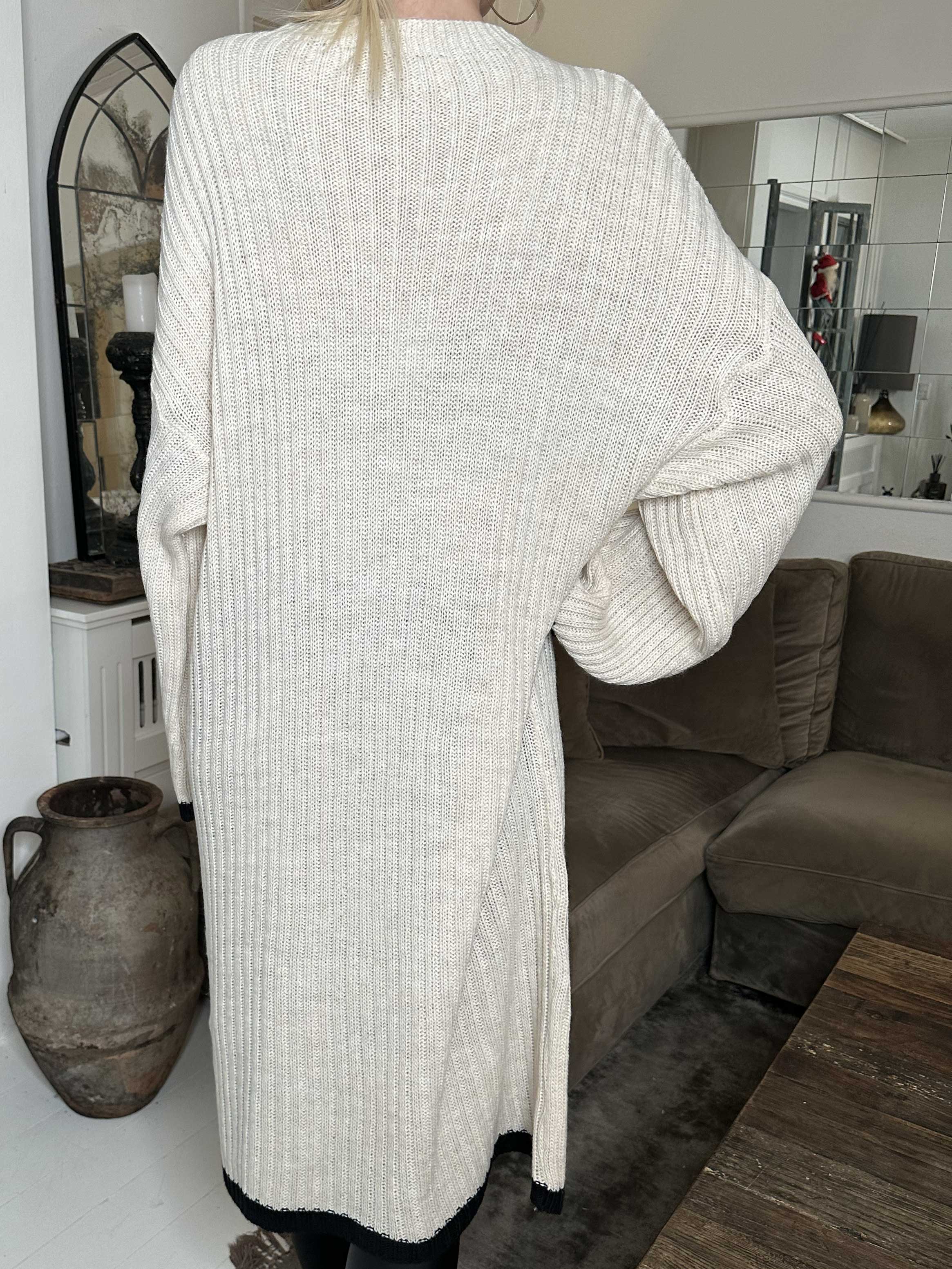 Ramona - Lång stickad klänning med färgade kanter