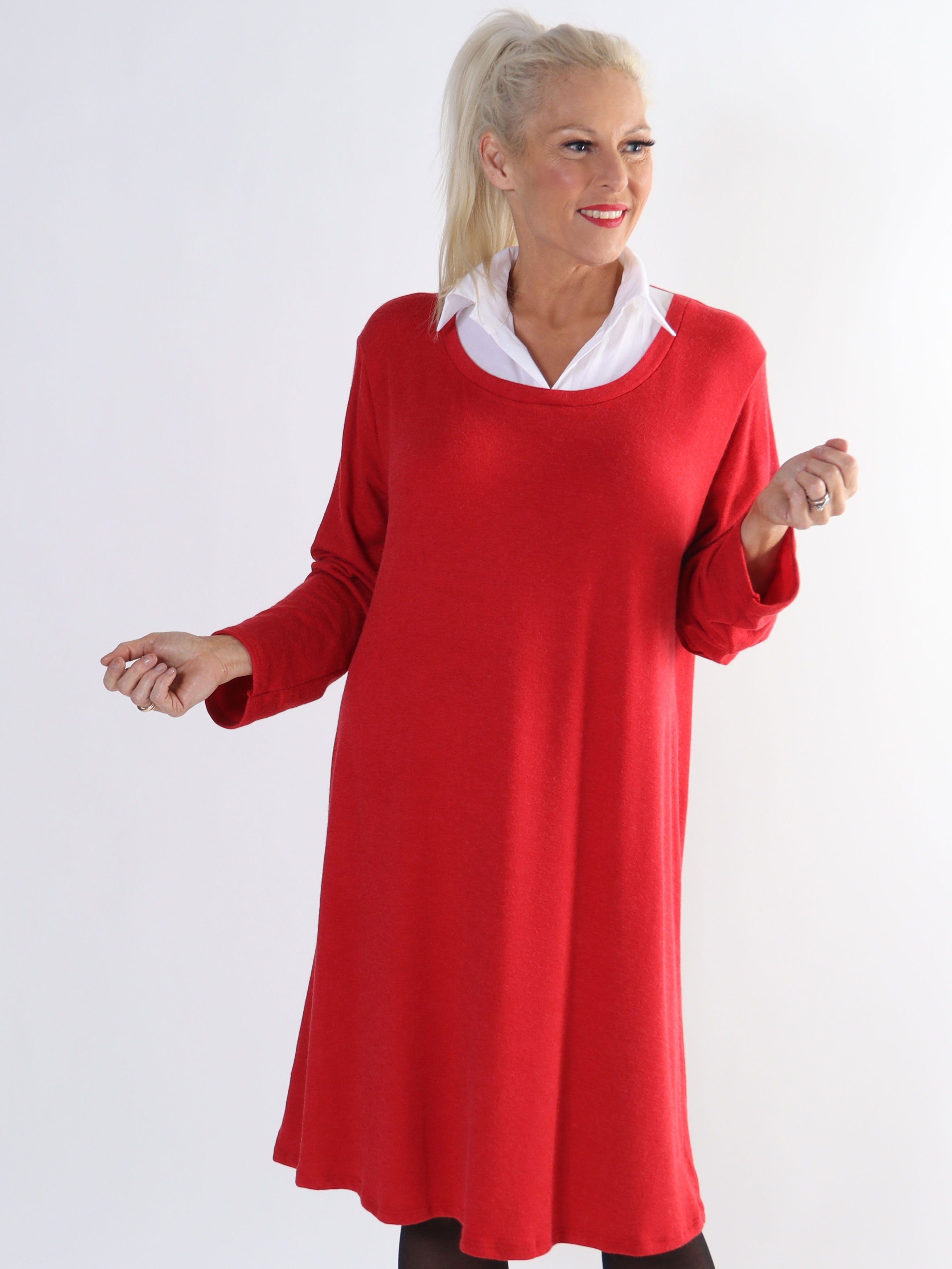 Rita Long - Härlig mjuk plus size klänning med vit skjortkrage