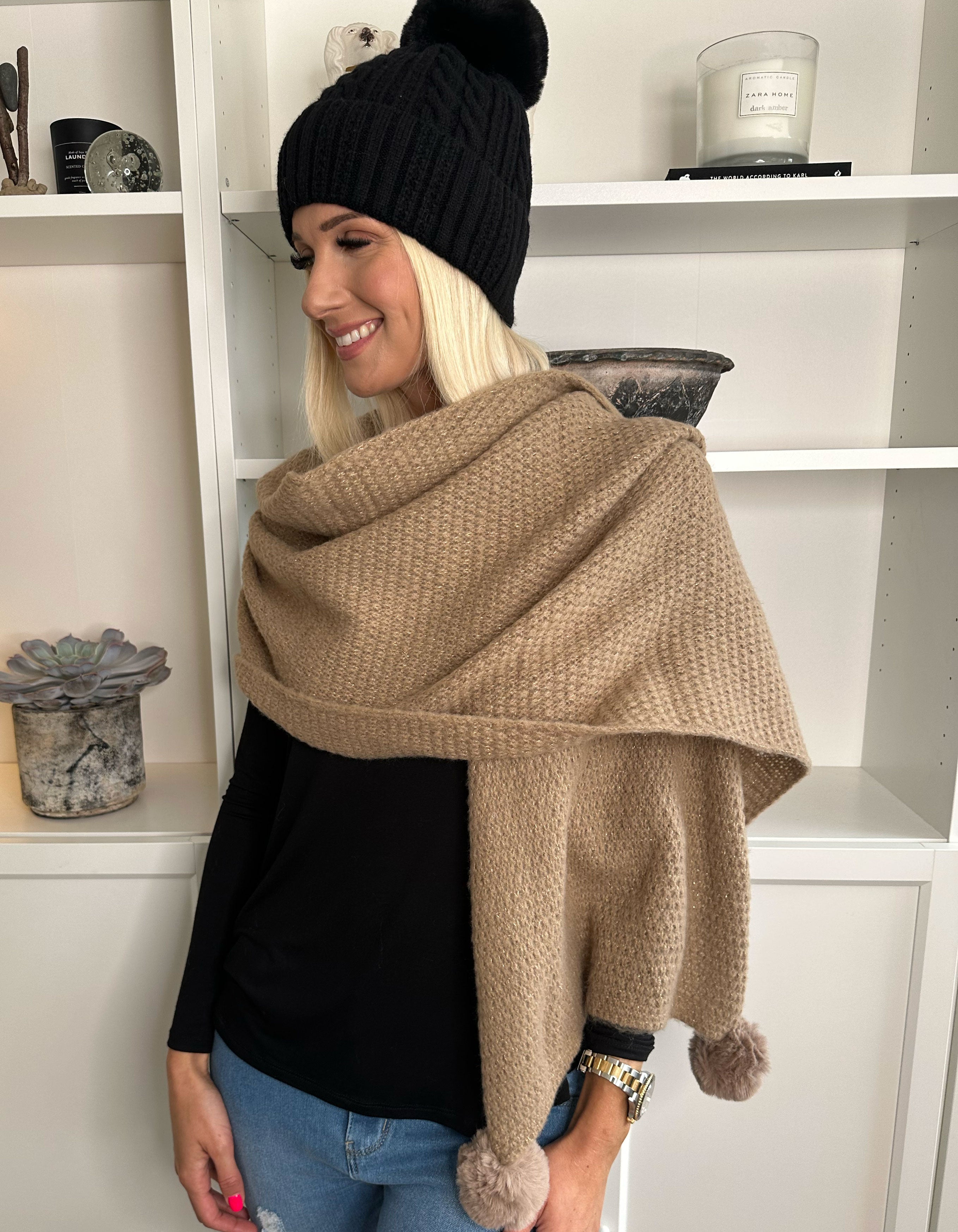 Rizza - Väldigt mjuk halsduk med pompoms