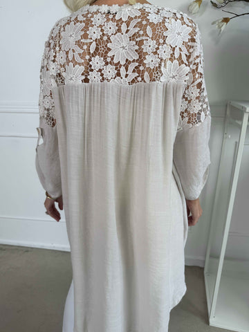 Rosalie - Söt feminin tunika med broderad rygg