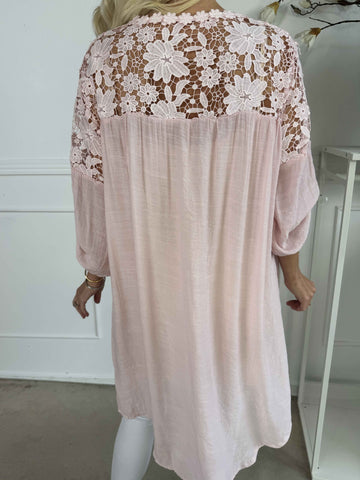 Rosalie - Söt feminin tunika med broderad rygg