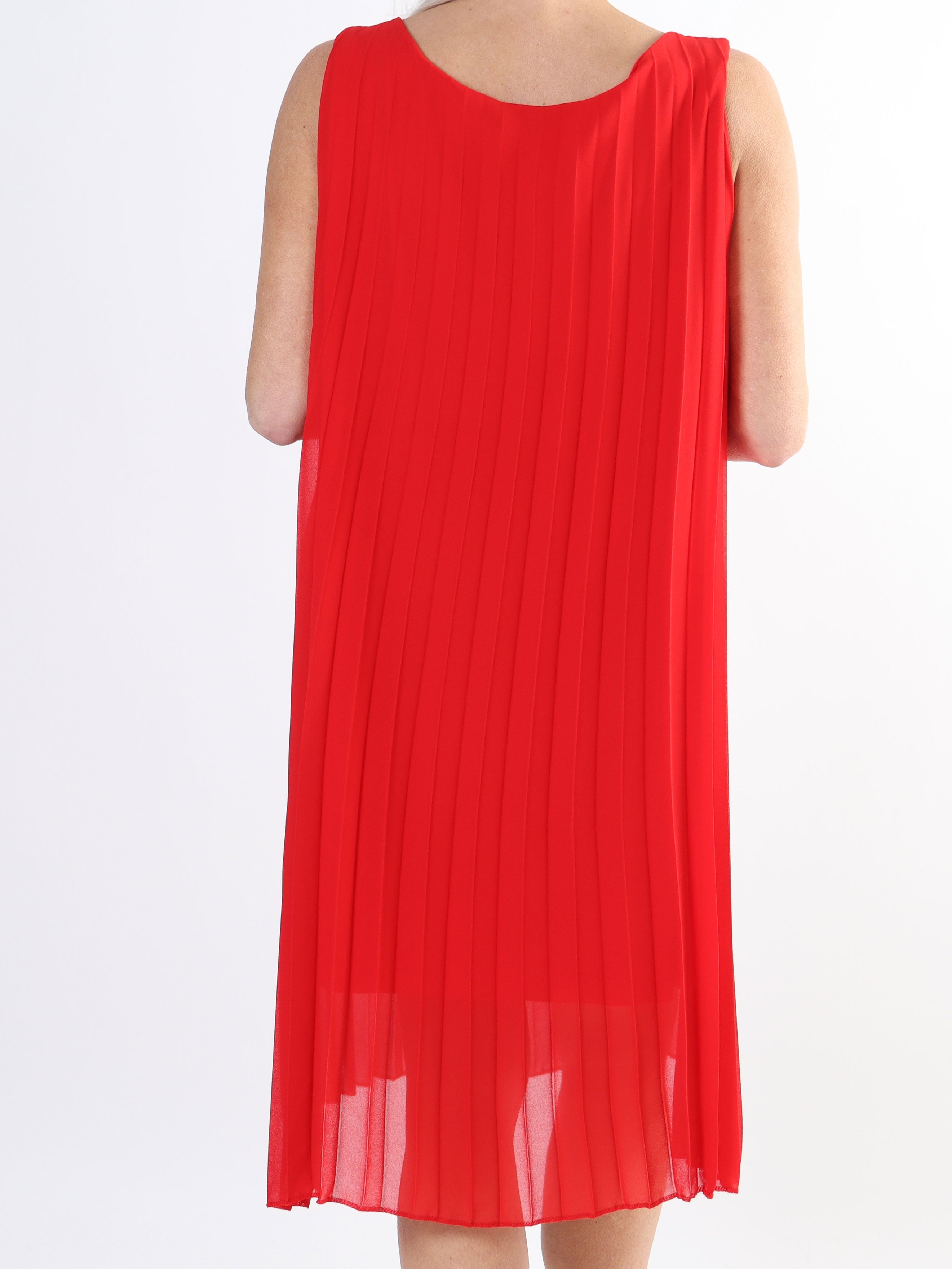 Saline - Söt plus size klänning i veckad chiffong ärmlös