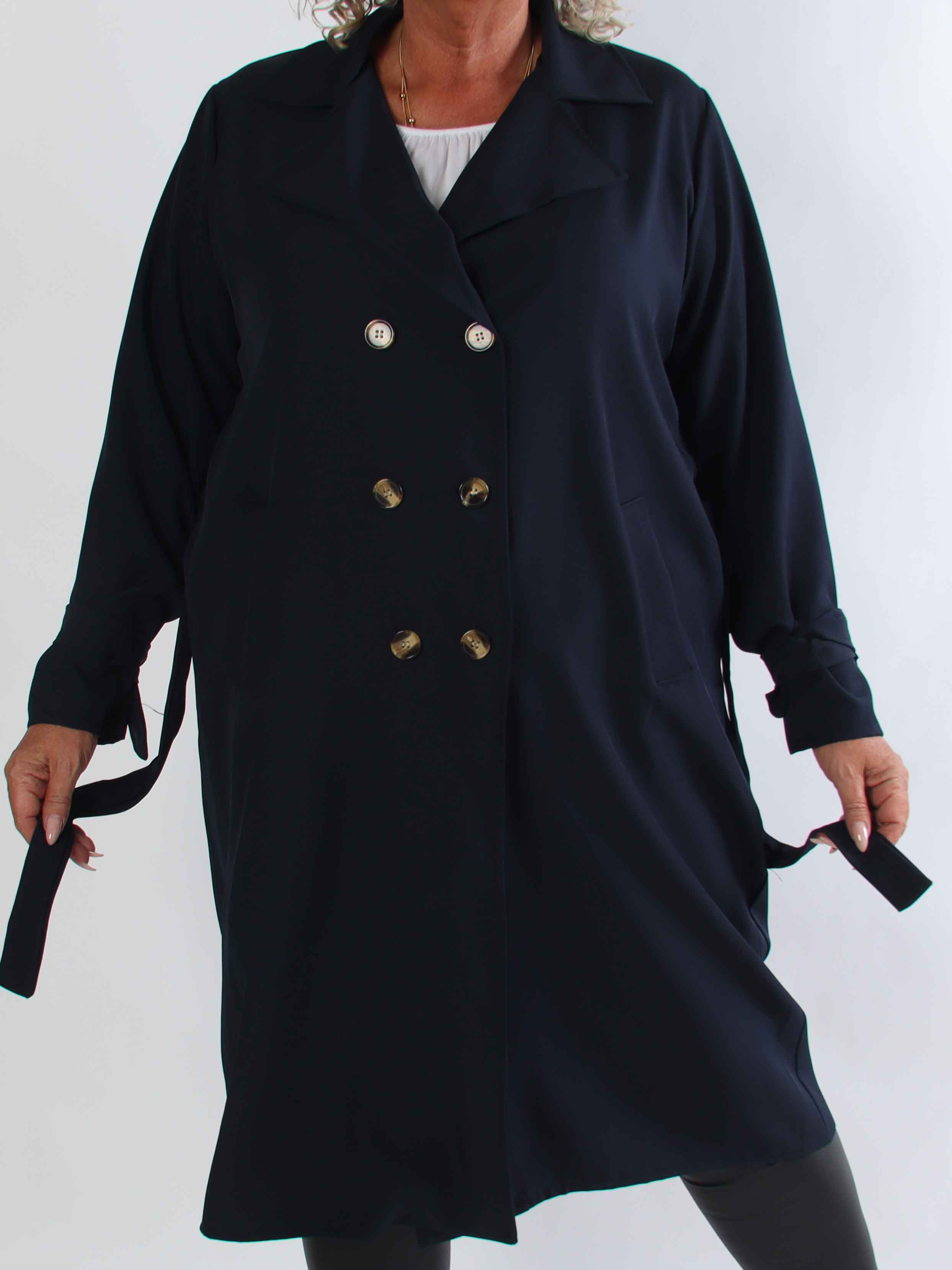 Sharpay 2.0 – Lätt plus size trenchcoat med knytskärp