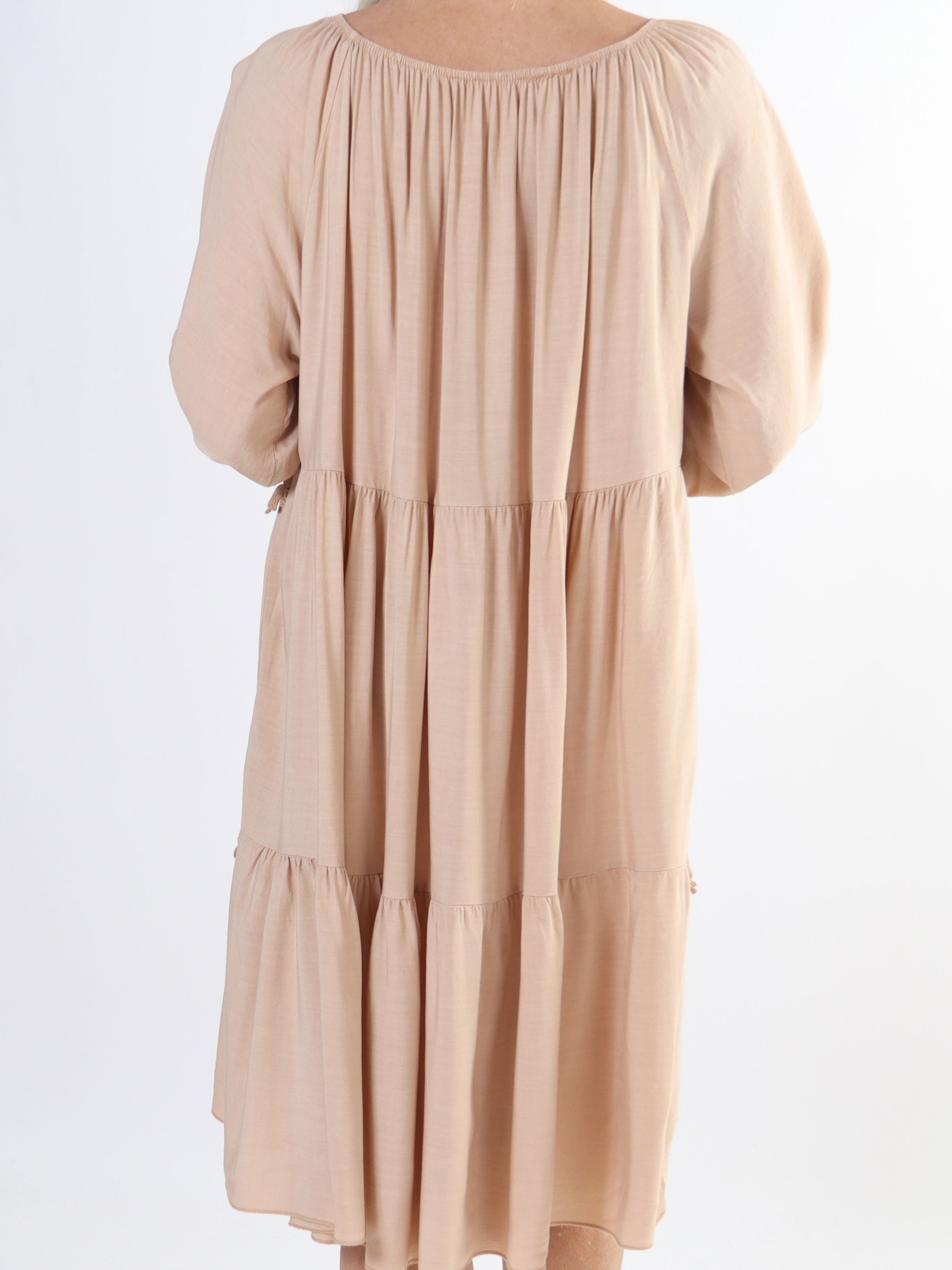 Tilda - Söt tunikaklänning med broderier i stora storlekar