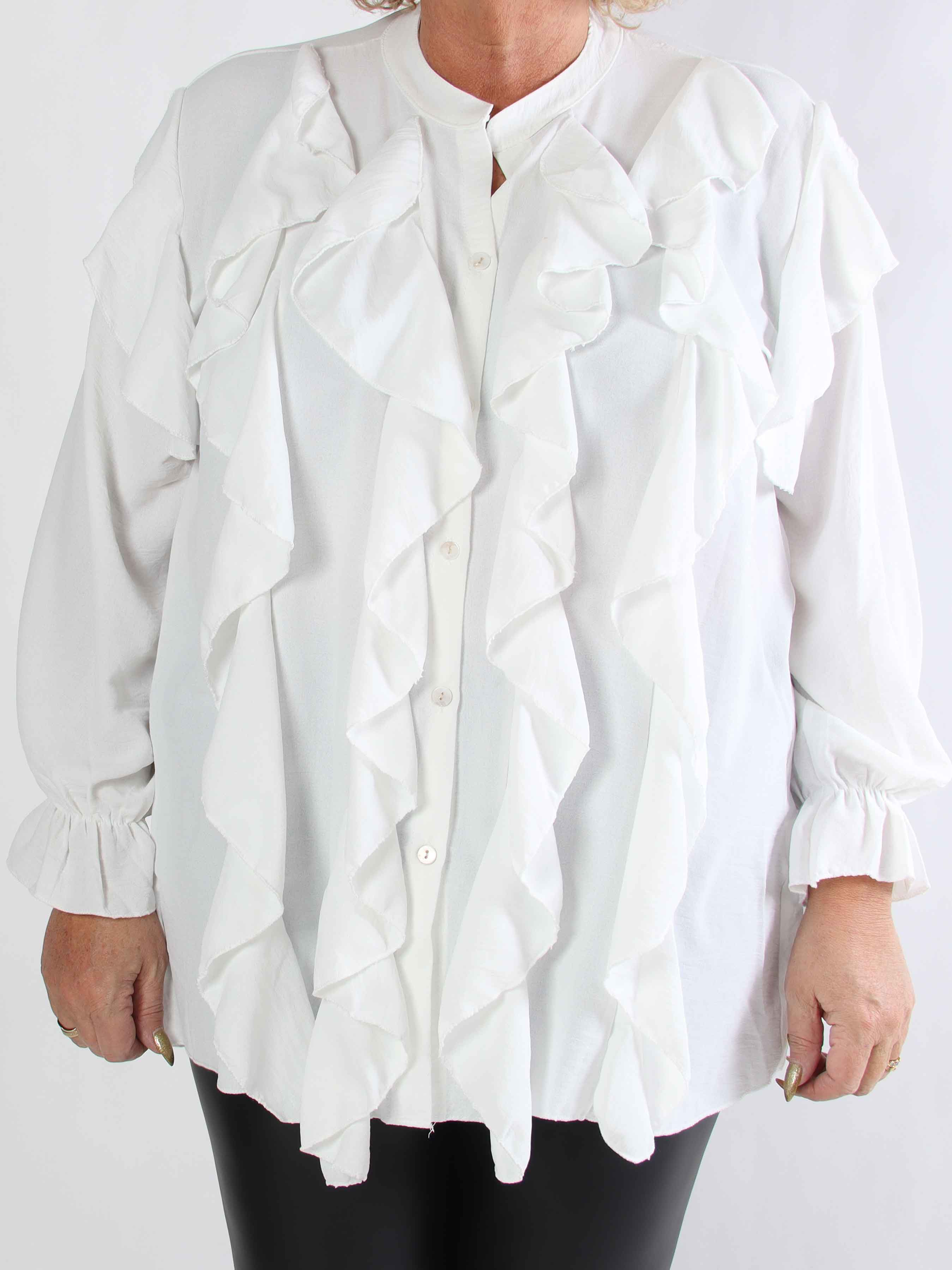 Trudie - Sød plus size skjorte i viskose med fine flæser foran