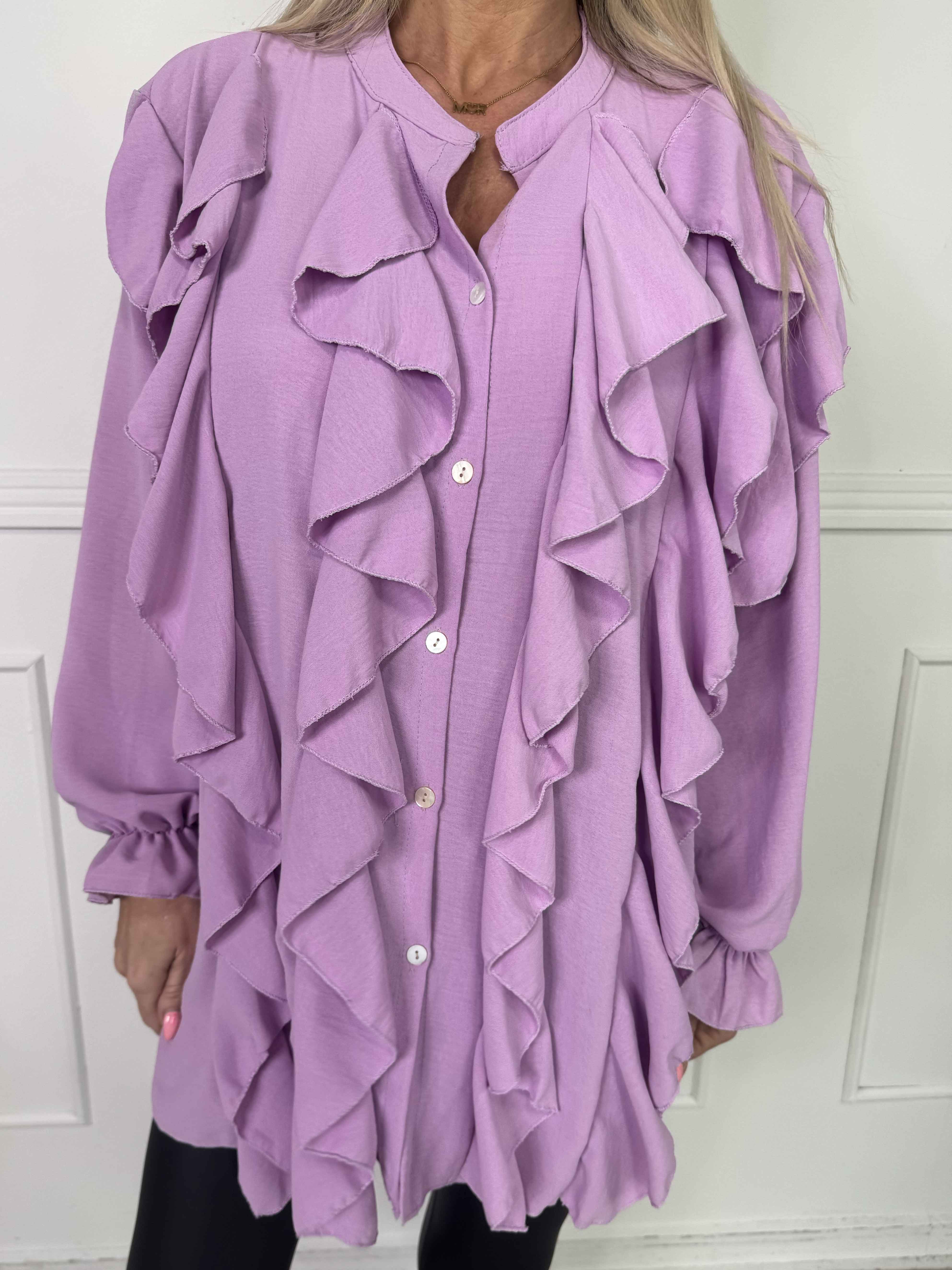 Trudie - Sød skjorte i viskose med fine flæser foran