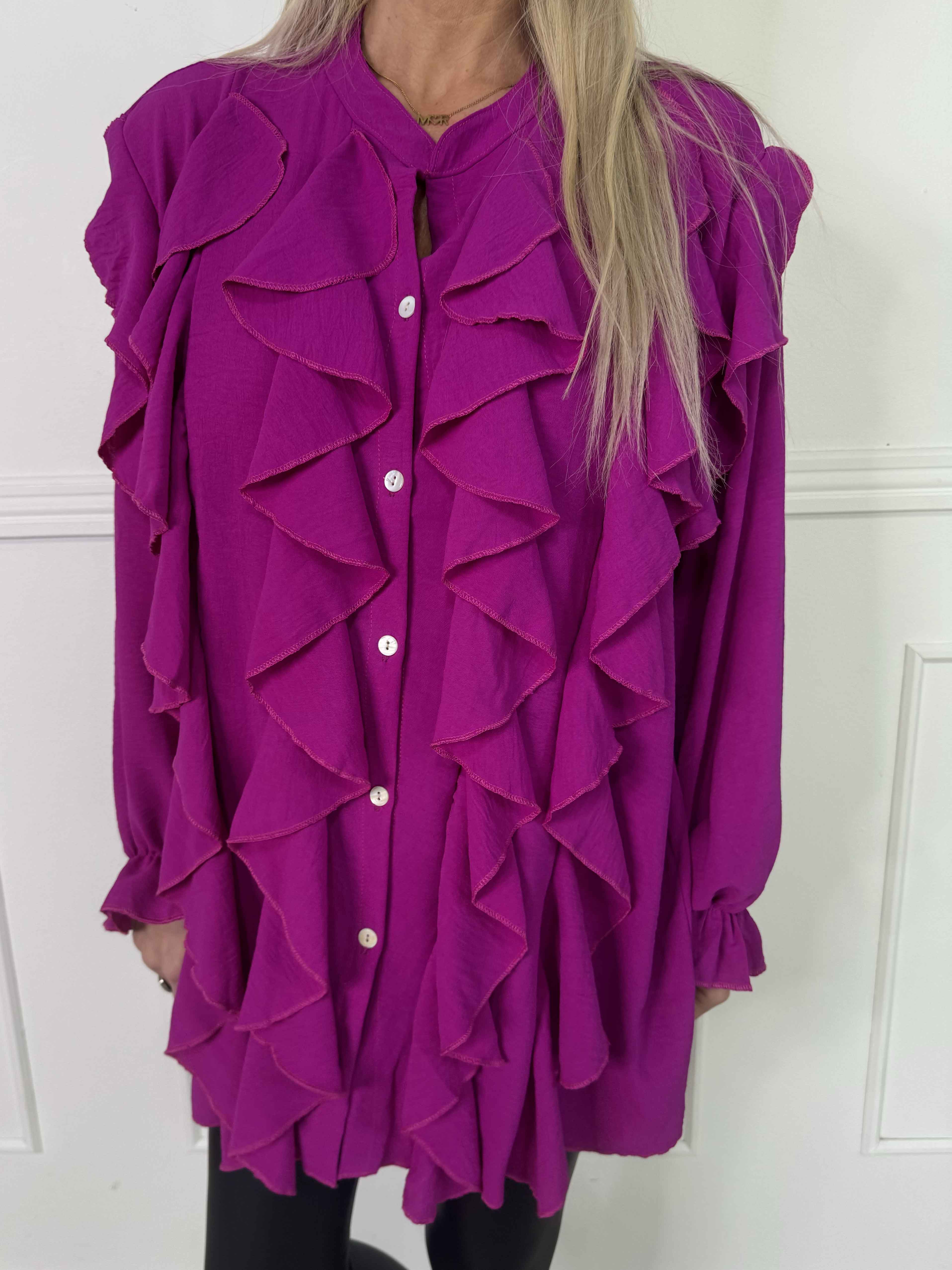 Trudie - Sød skjorte i viskose med fine flæser foran