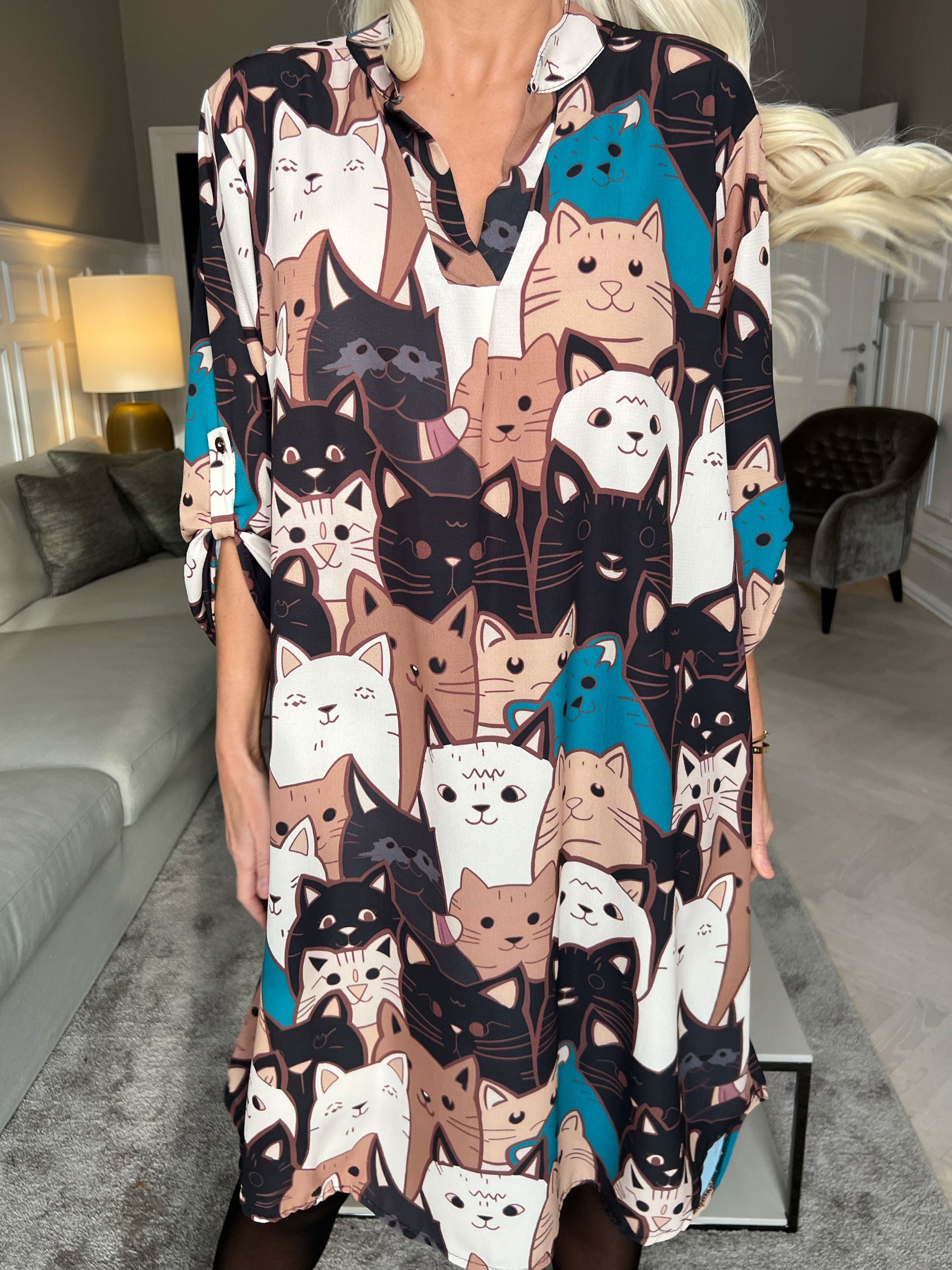 Vanesa Cat Long - Lätt och luftig klänning i kattmönster