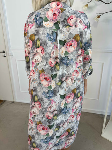 Vanesa Flower Dress - Klänning i lätt viskos med blommiga motiv