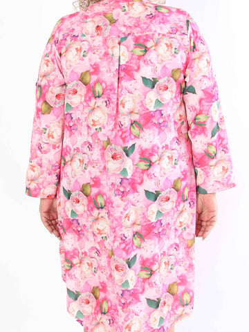 Vanesa Flower Dress - Plus size-klänning i viskos med blommiga motiv